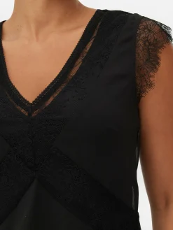 Blusa Con Encaje Beetlejuice X Colleen Atwood