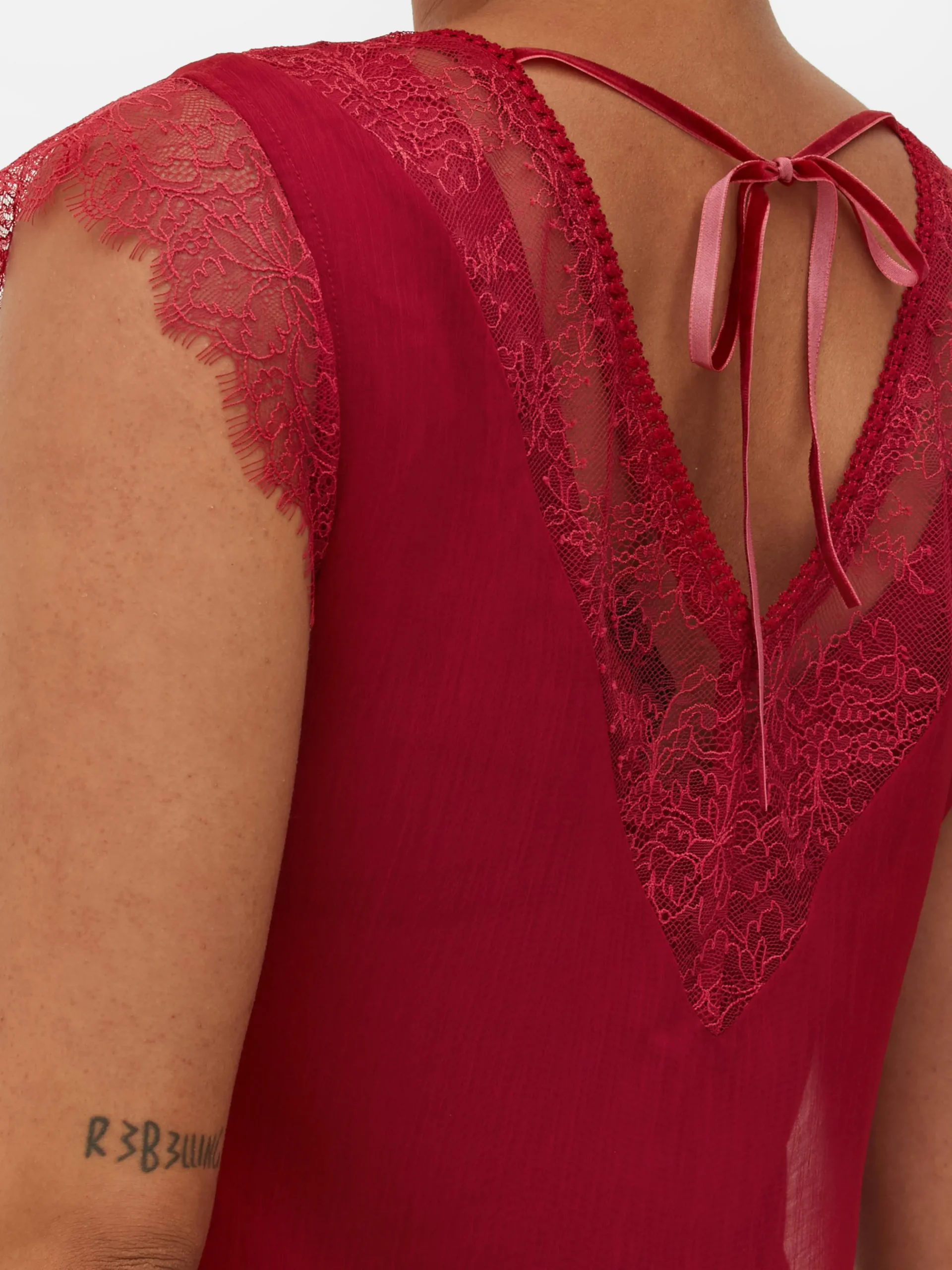 Blusa Con Encaje Beetlejuice X Colleen Atwood