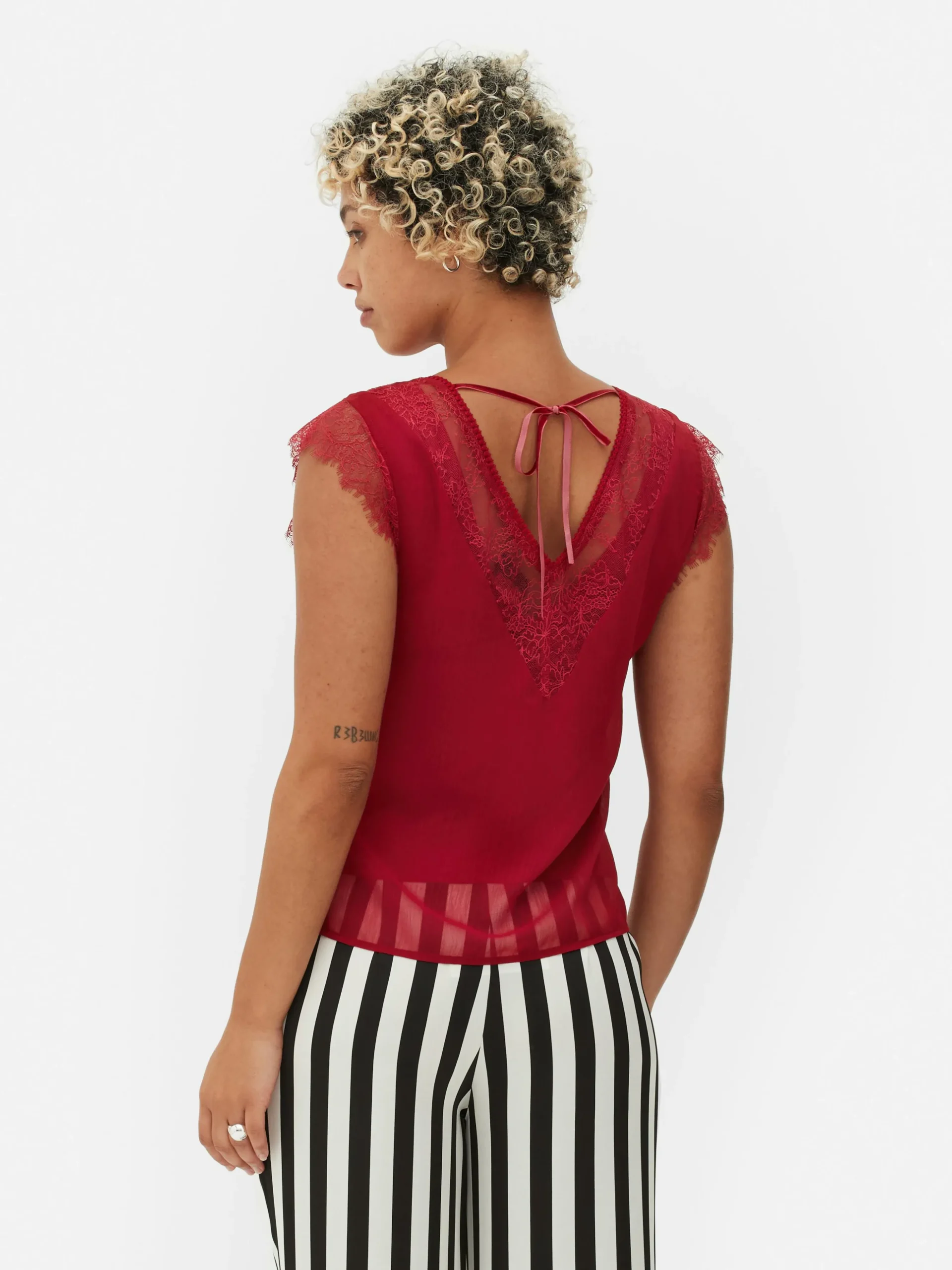 Blusa Con Encaje Beetlejuice X Colleen Atwood