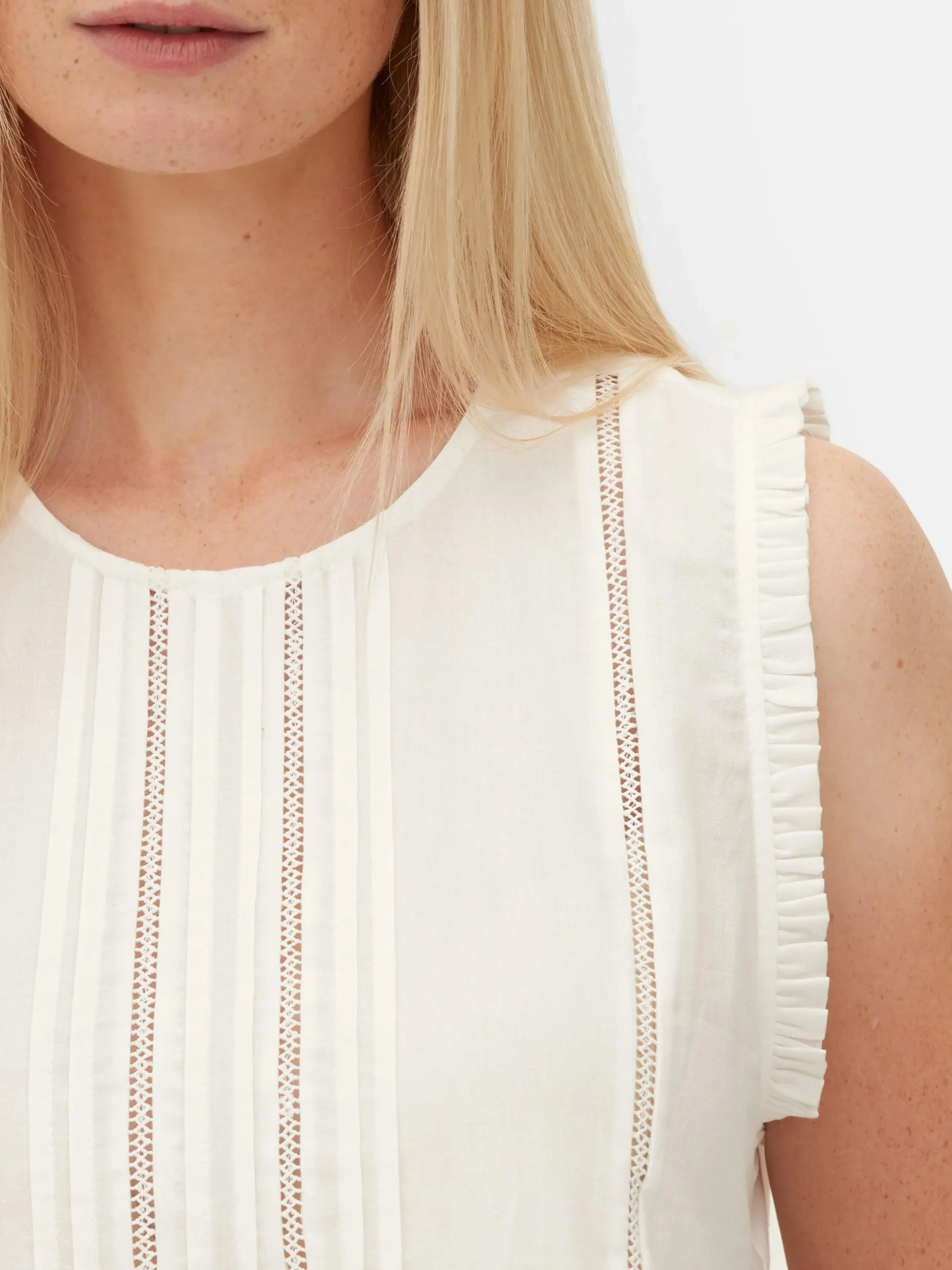 Blusa Sin Mangas Con Volantes