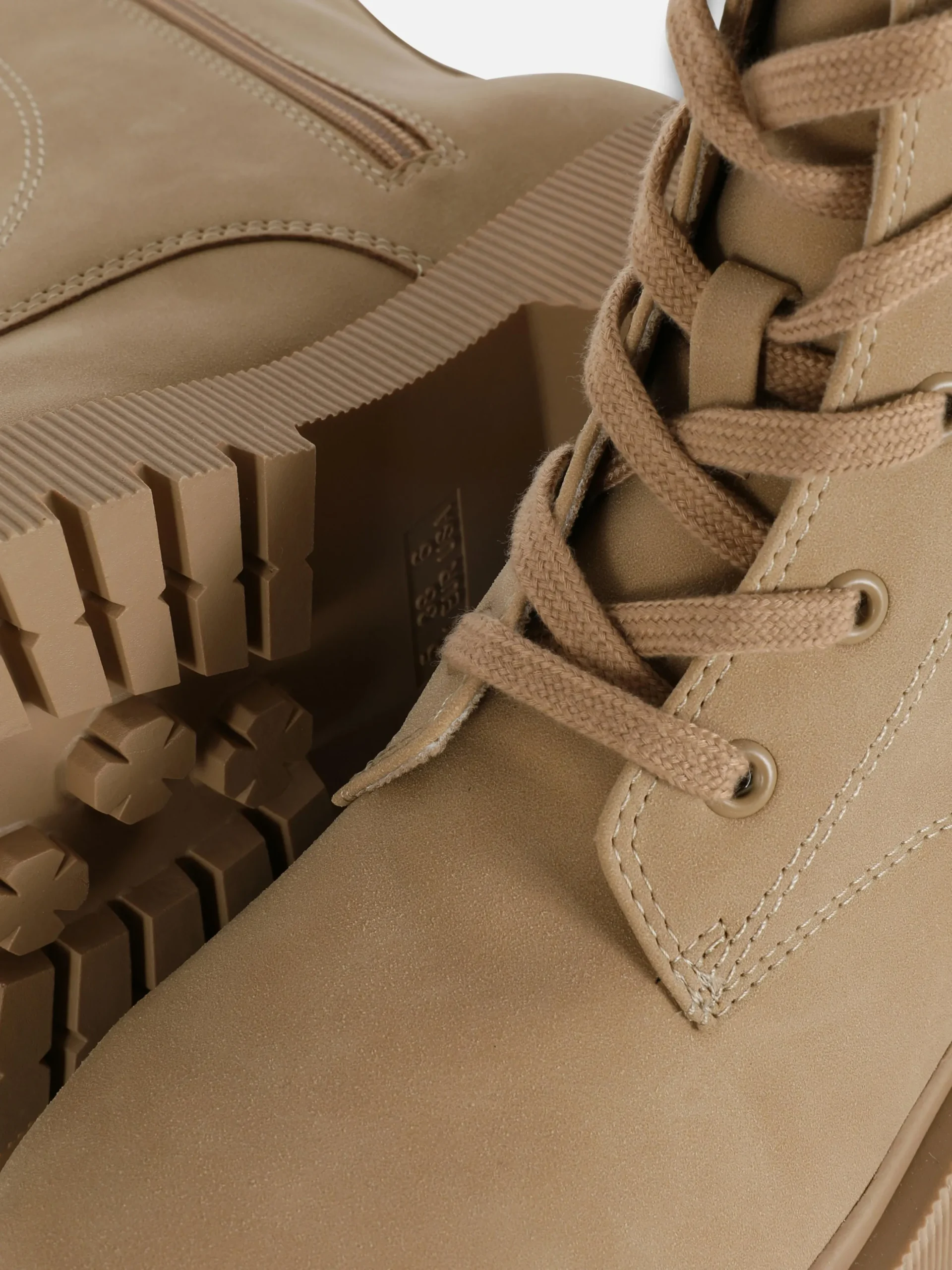 Botas De Antelina Con Cordones