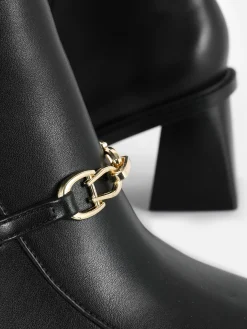 Botas De Tacón Con Detalle De Cadena De Rita Ora