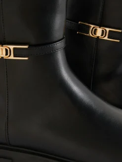 Botines Con Detalle De Hebilla