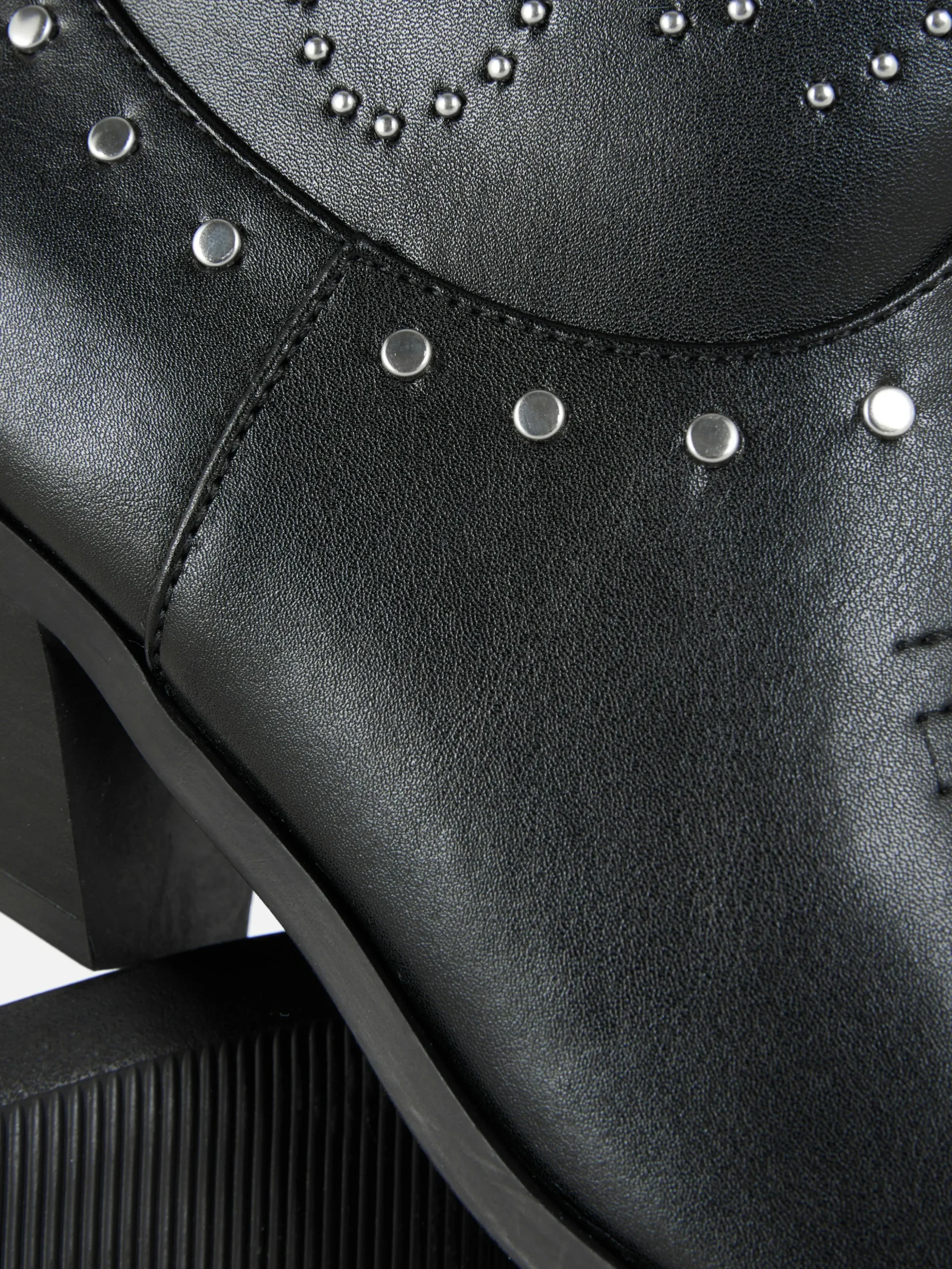 Botines De Tipo Cowboy Con Tachuelas