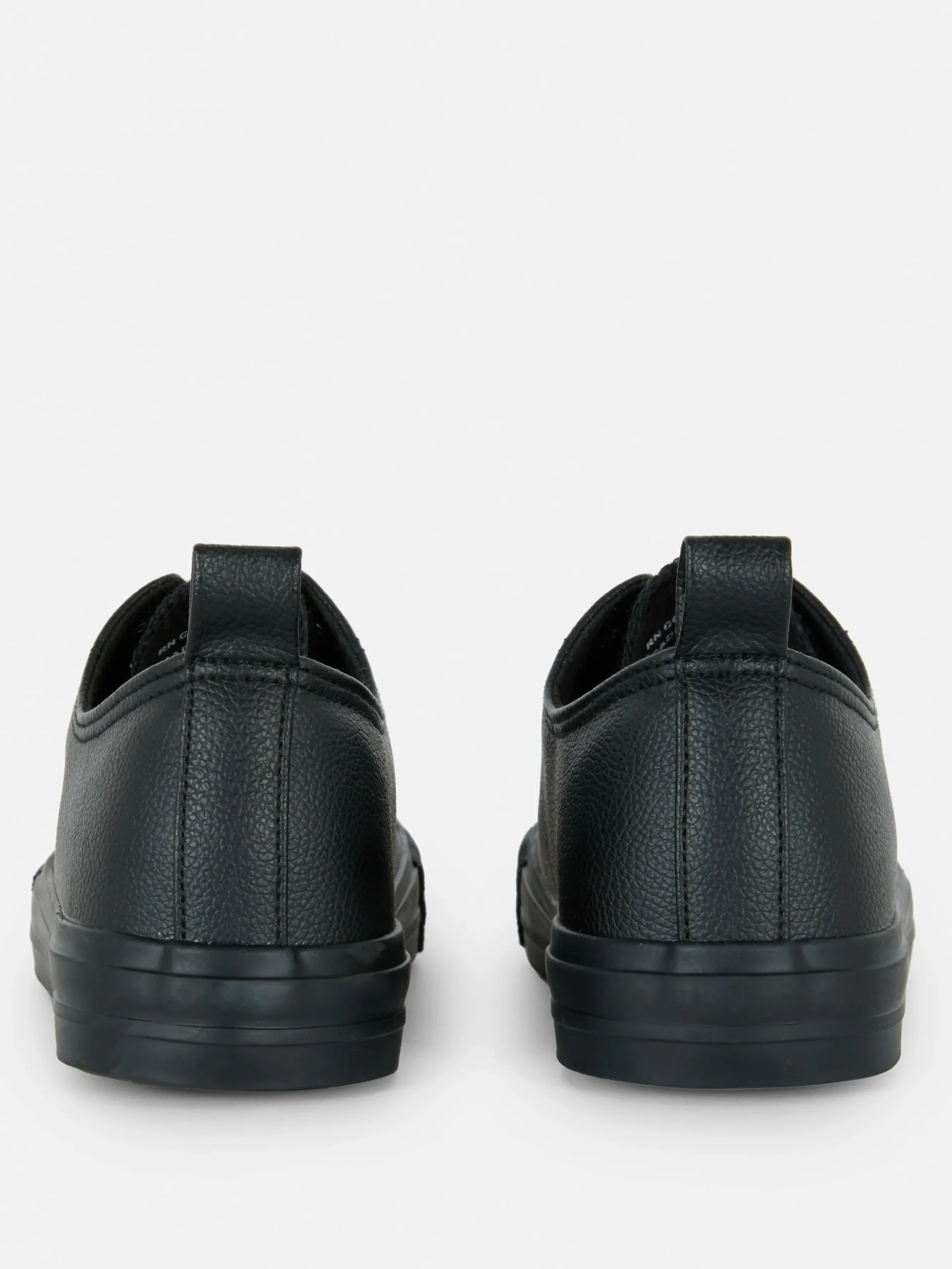 Calzado Deportivo De Caña Baja Y Piel Sintética