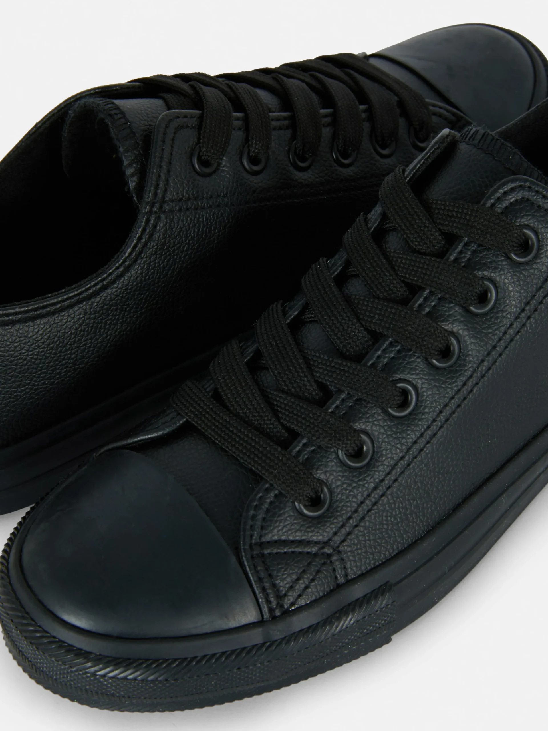 Calzado Deportivo De Caña Baja Y Piel Sintética