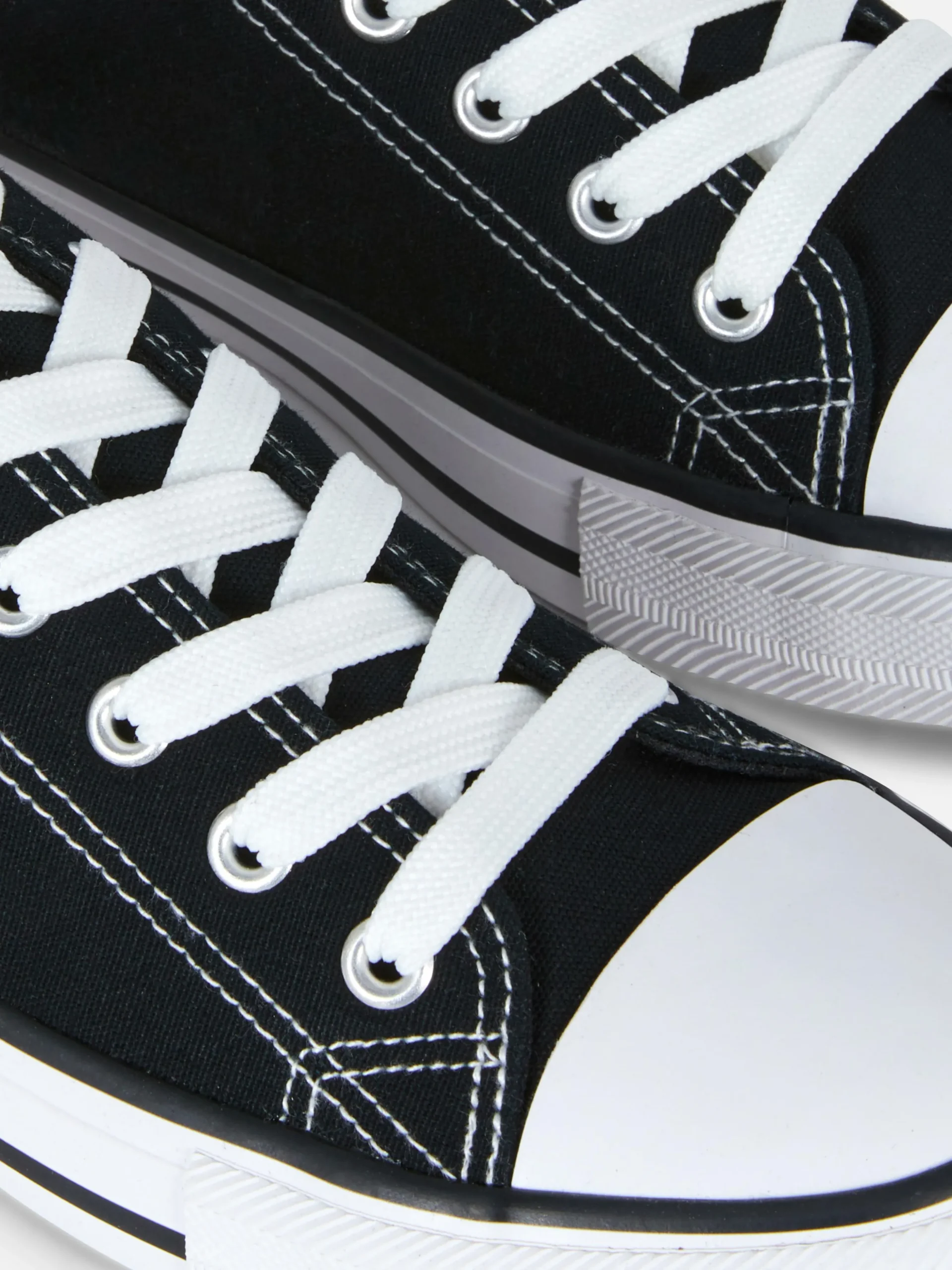 Calzado Deportivo De Lona De Caña Baja Clásicas