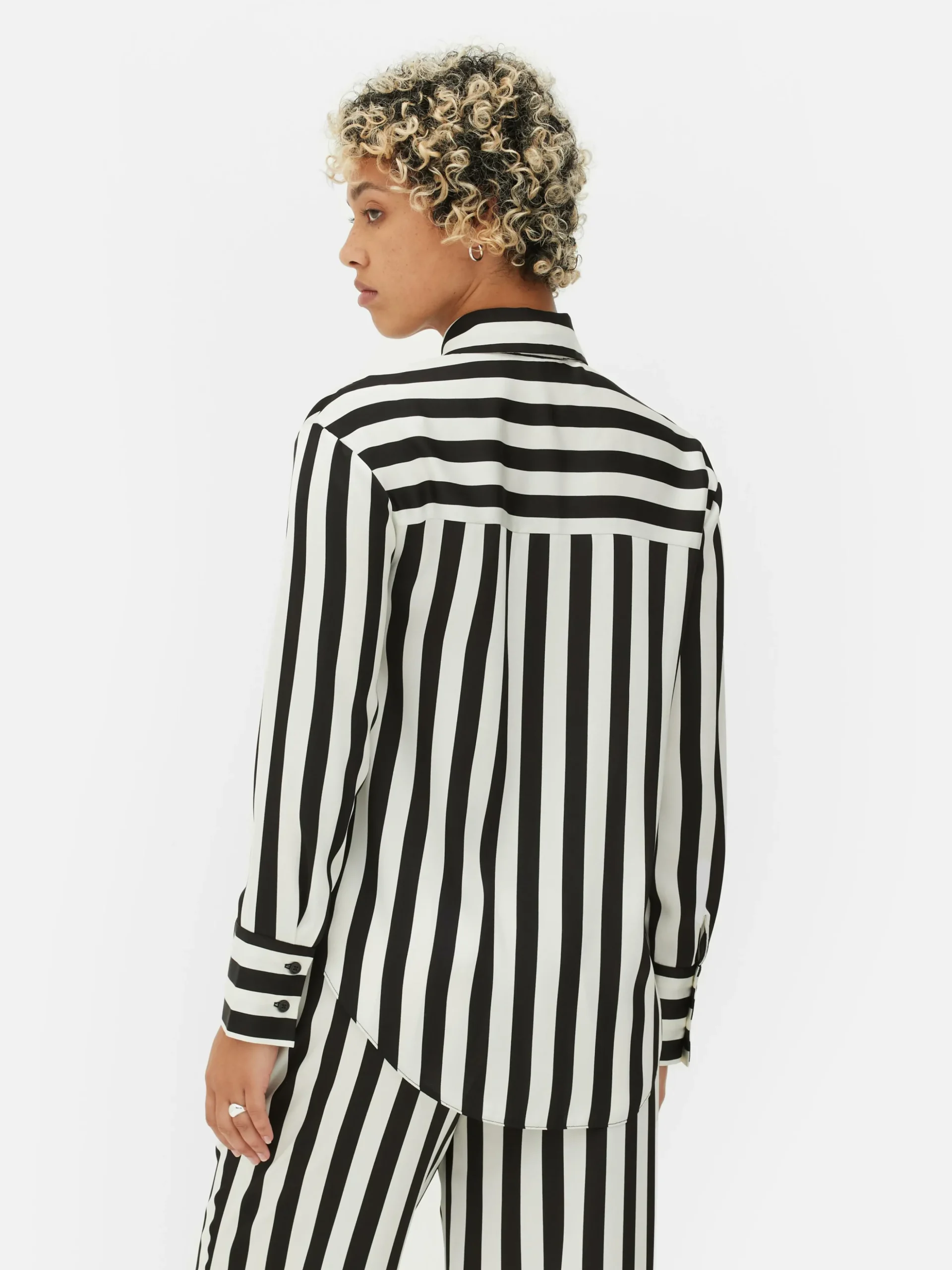 Camisa A Rayas Beetlejuice X Colleen Atwood