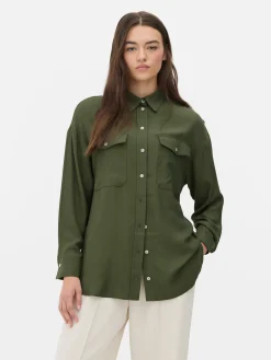 Camisa Con Cuello Abotonado Y Bolsillo En El Pecho