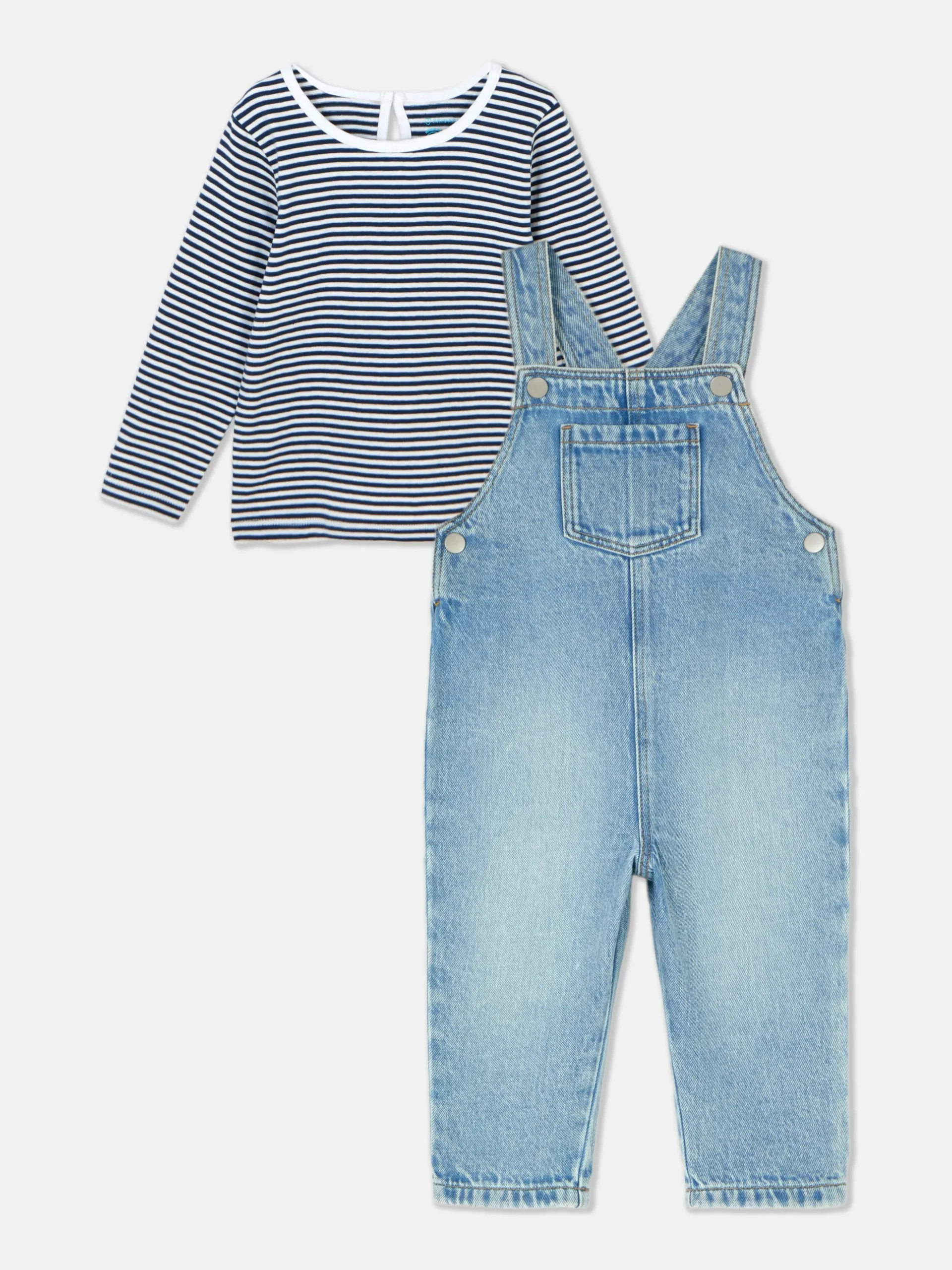 Camiseta A Rayas De Manga Larga Y Peto Vaquero