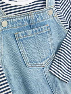 Camiseta A Rayas De Manga Larga Y Peto Vaquero