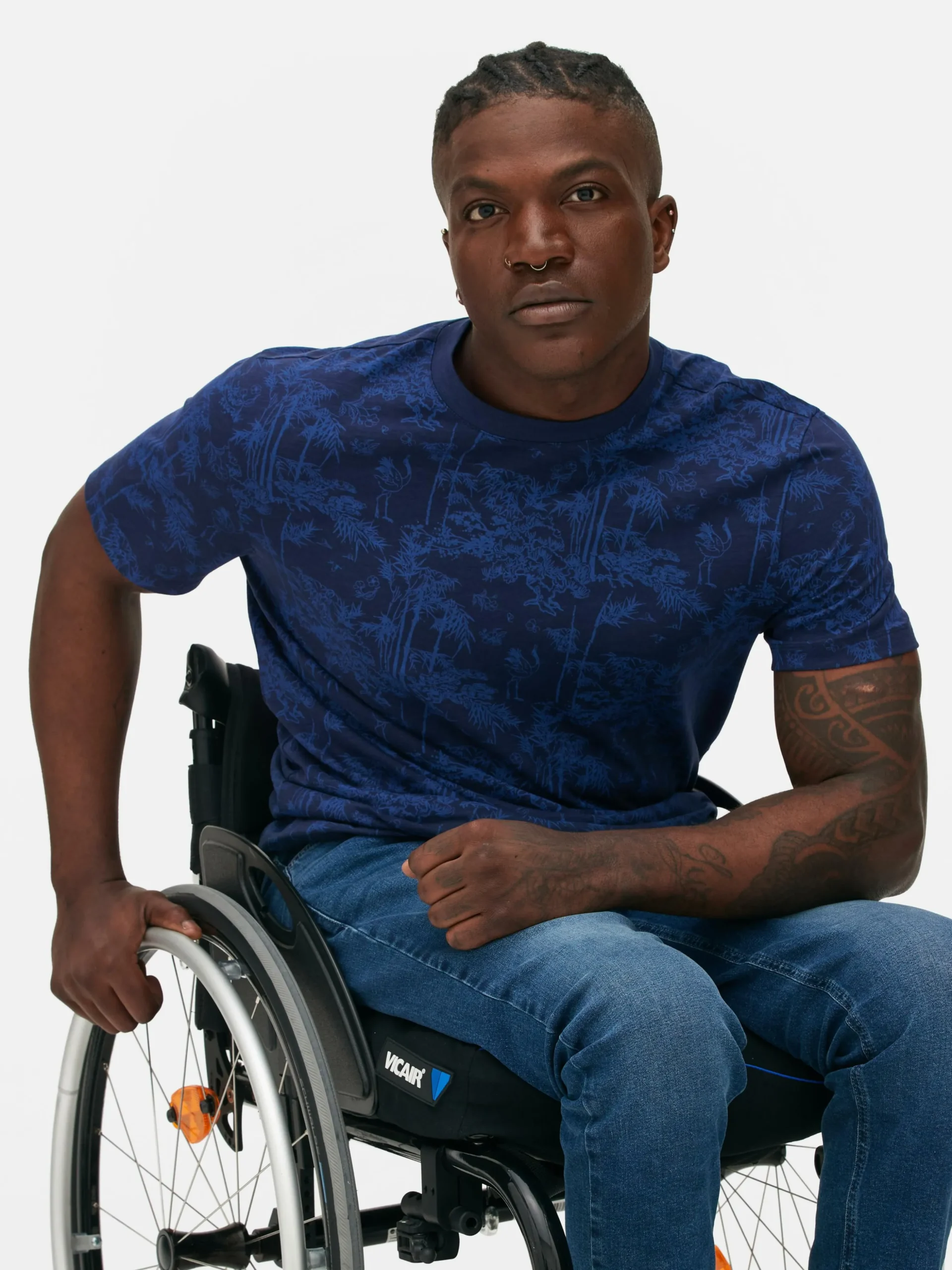 Camiseta Con Cuello Redondo Y árboles Japoneses