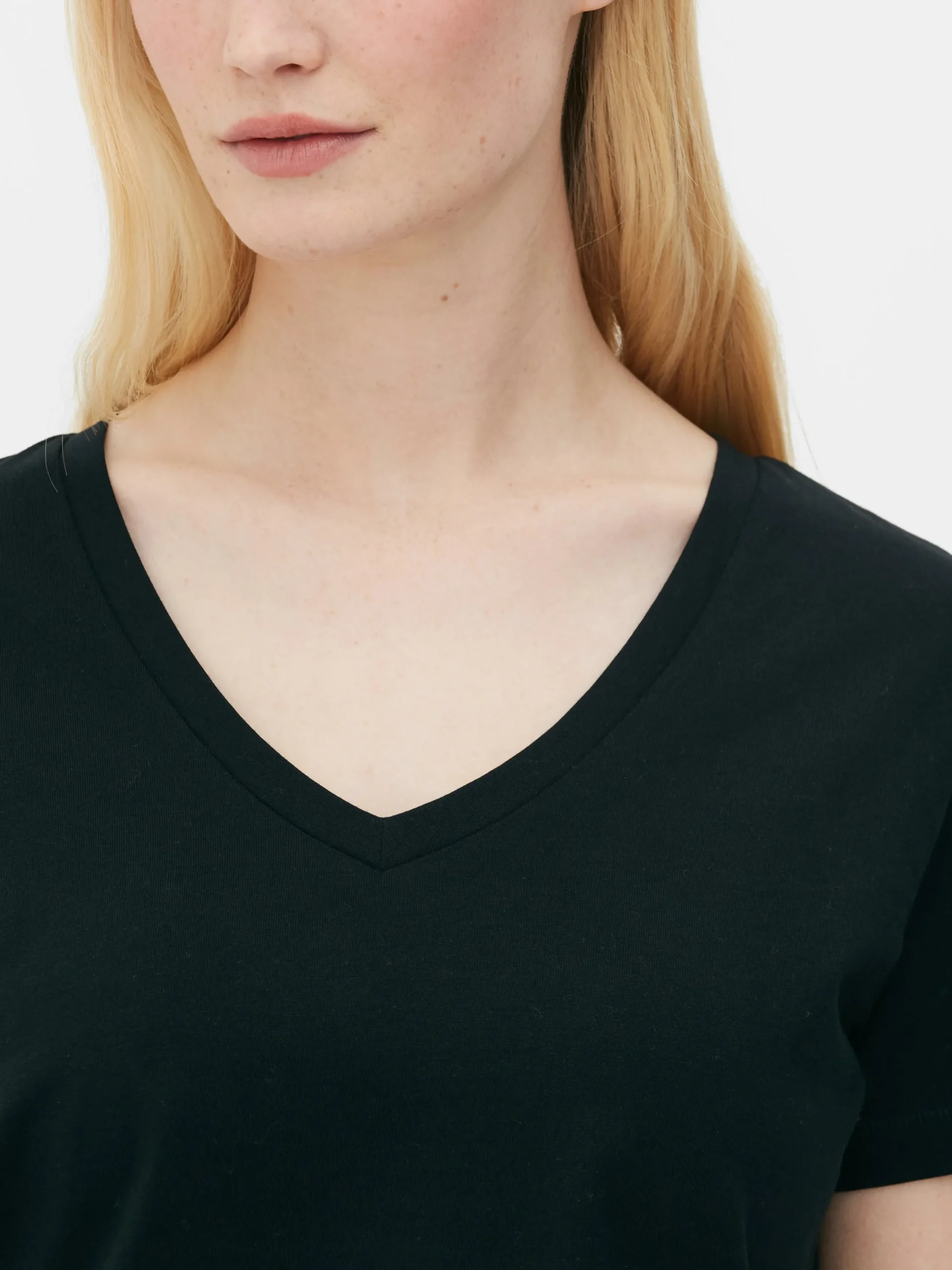 Camiseta De Corte Recto Con Cuello De Pico