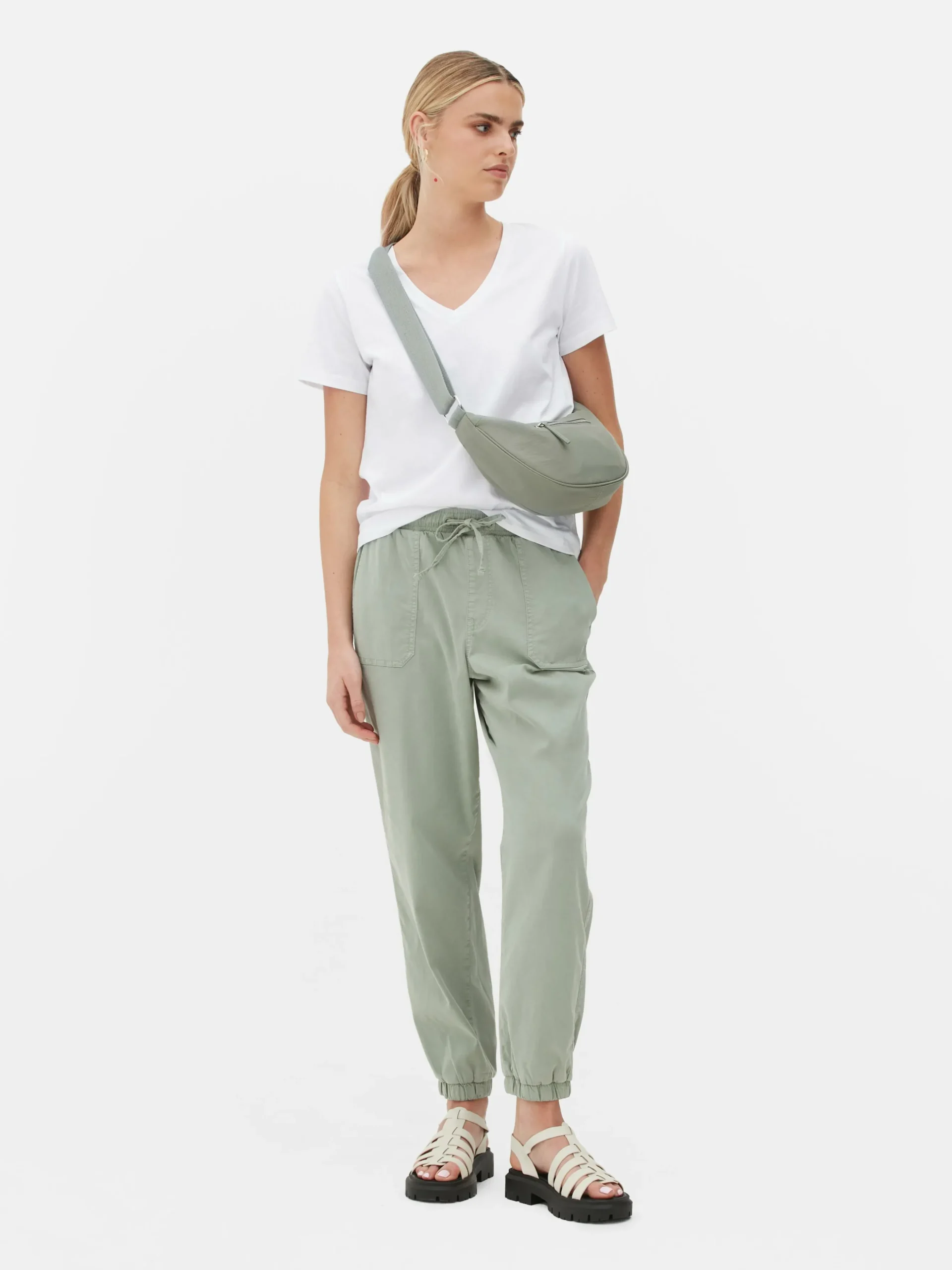 Camiseta De Manga Corta Con Cuello De Pico