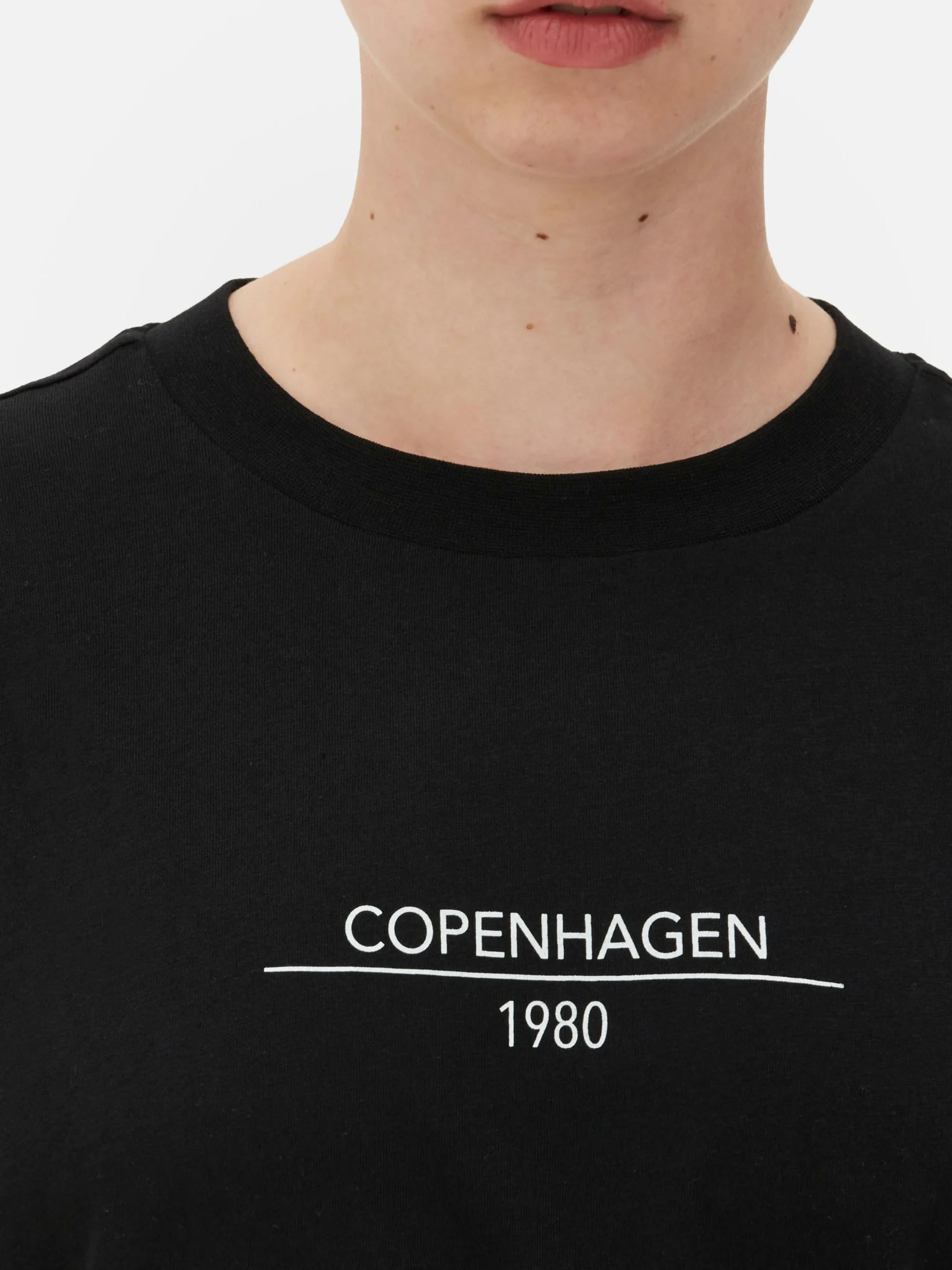 Camiseta De Manga Corta Con Estampado Gráfico