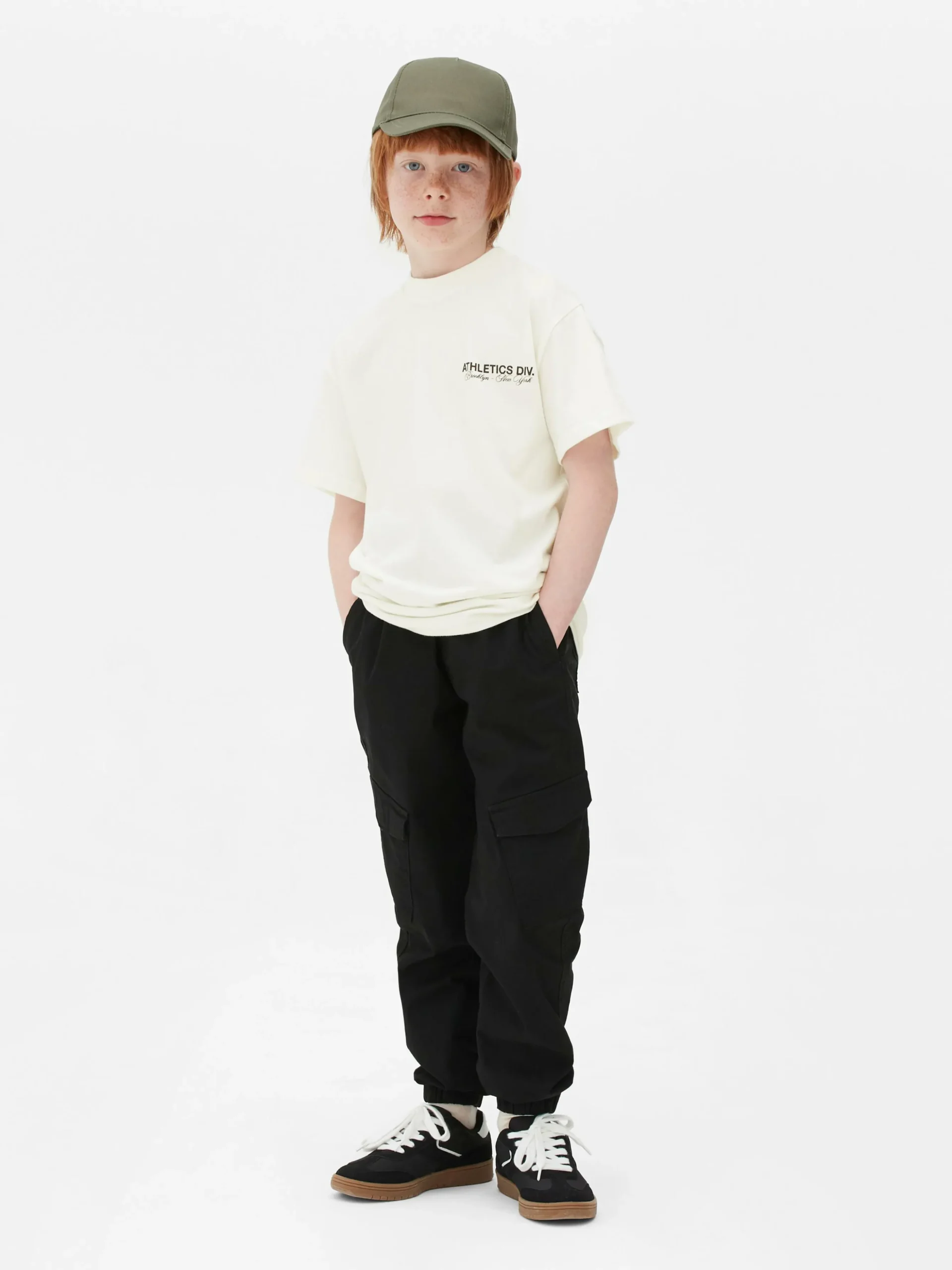 Camiseta De Manga Corta Y Estampado Deportivo