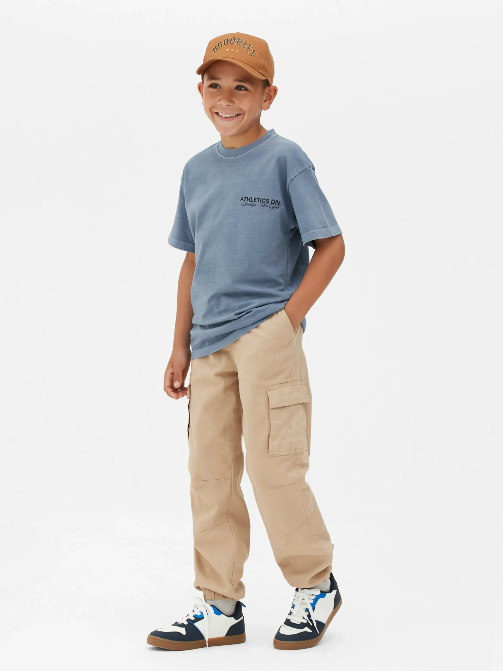 Camiseta De Manga Corta Y Estampado Deportivo