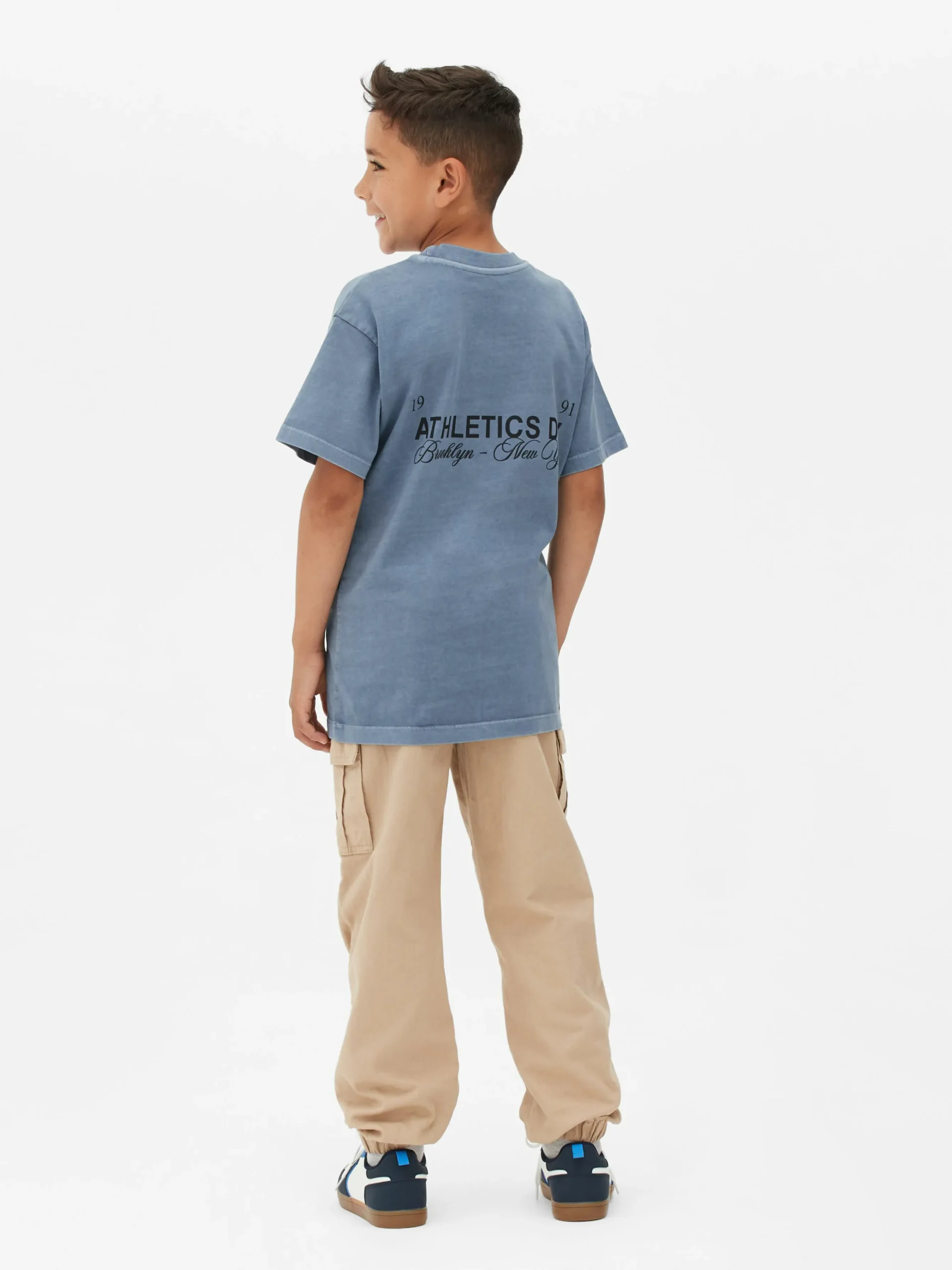 Camiseta De Manga Corta Y Estampado Deportivo