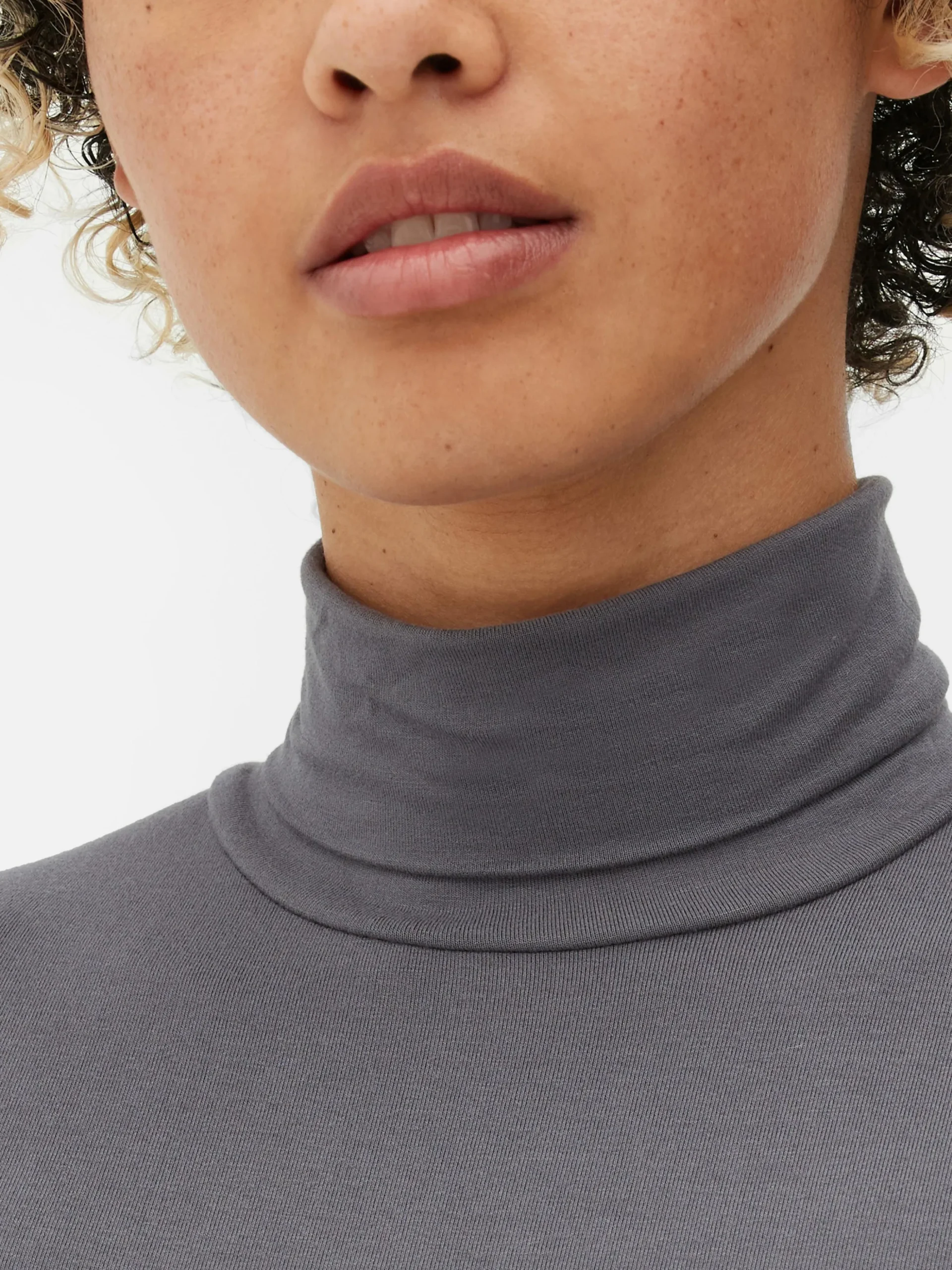 Camiseta De Manga Larga Con Cuello Vuelto