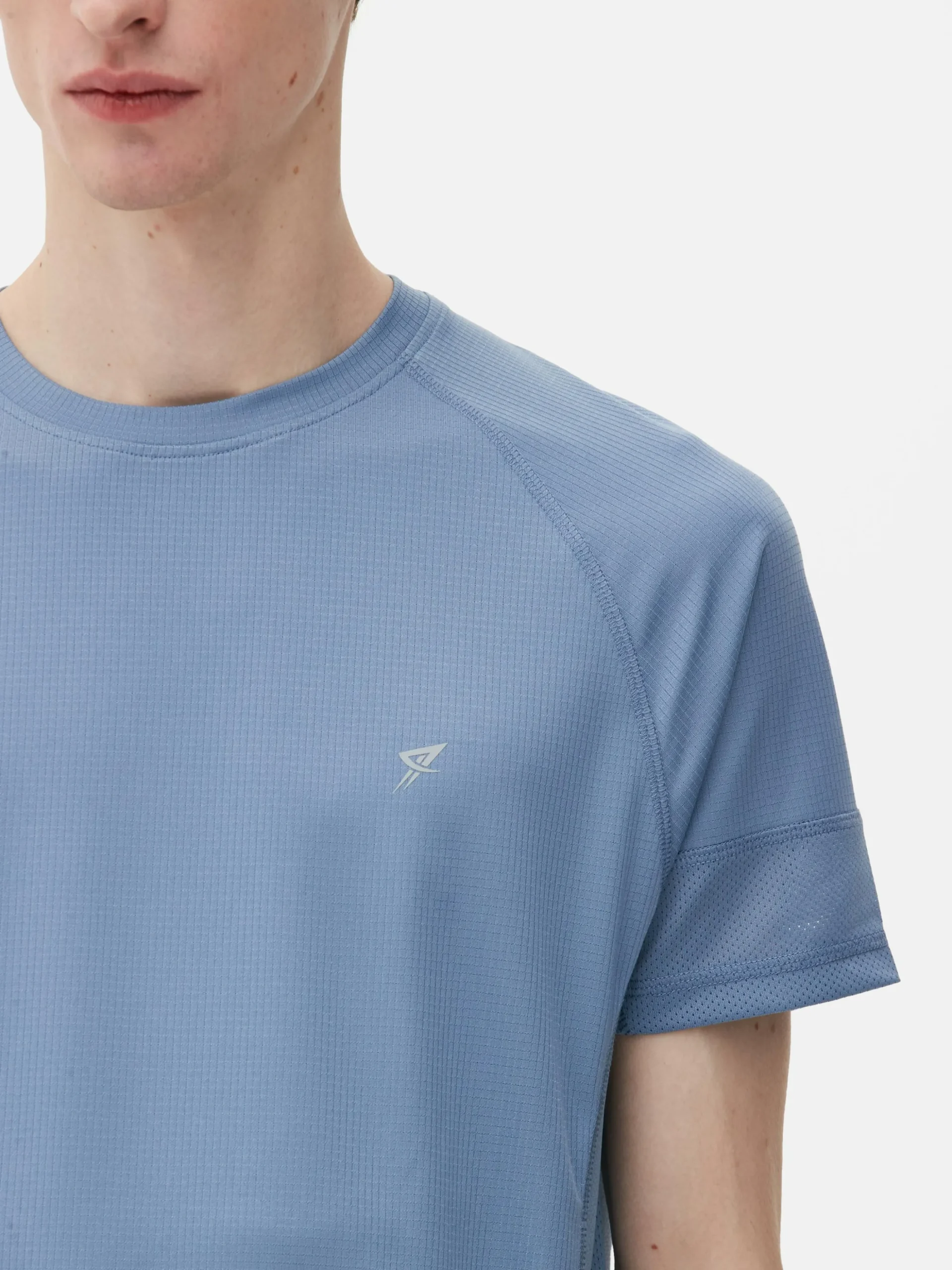 Camiseta Deportiva Con Cuello Redondo