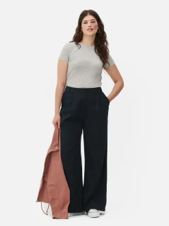 Camiseta Elástica Con Cuello Redondo