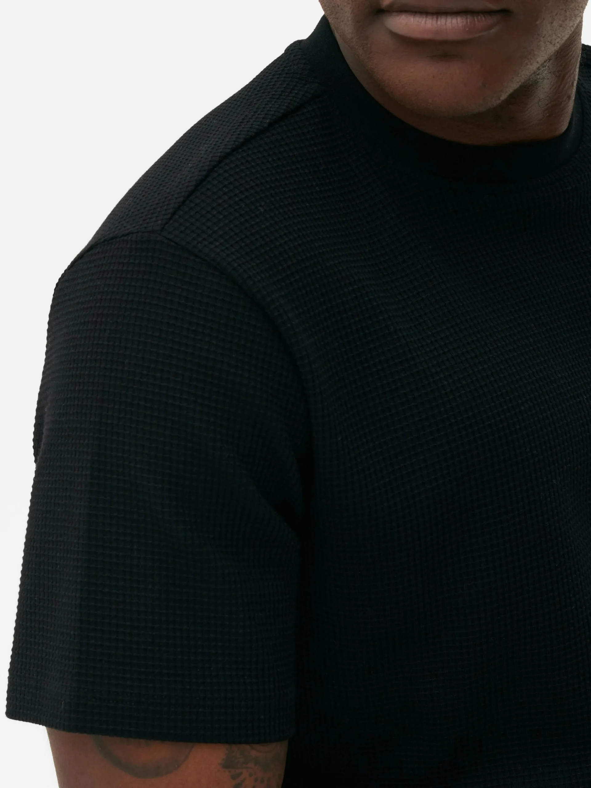 Camiseta Gofrada De Cuello Redondo