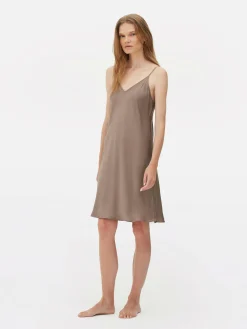 Camisón De Satén Con Escote De Pico