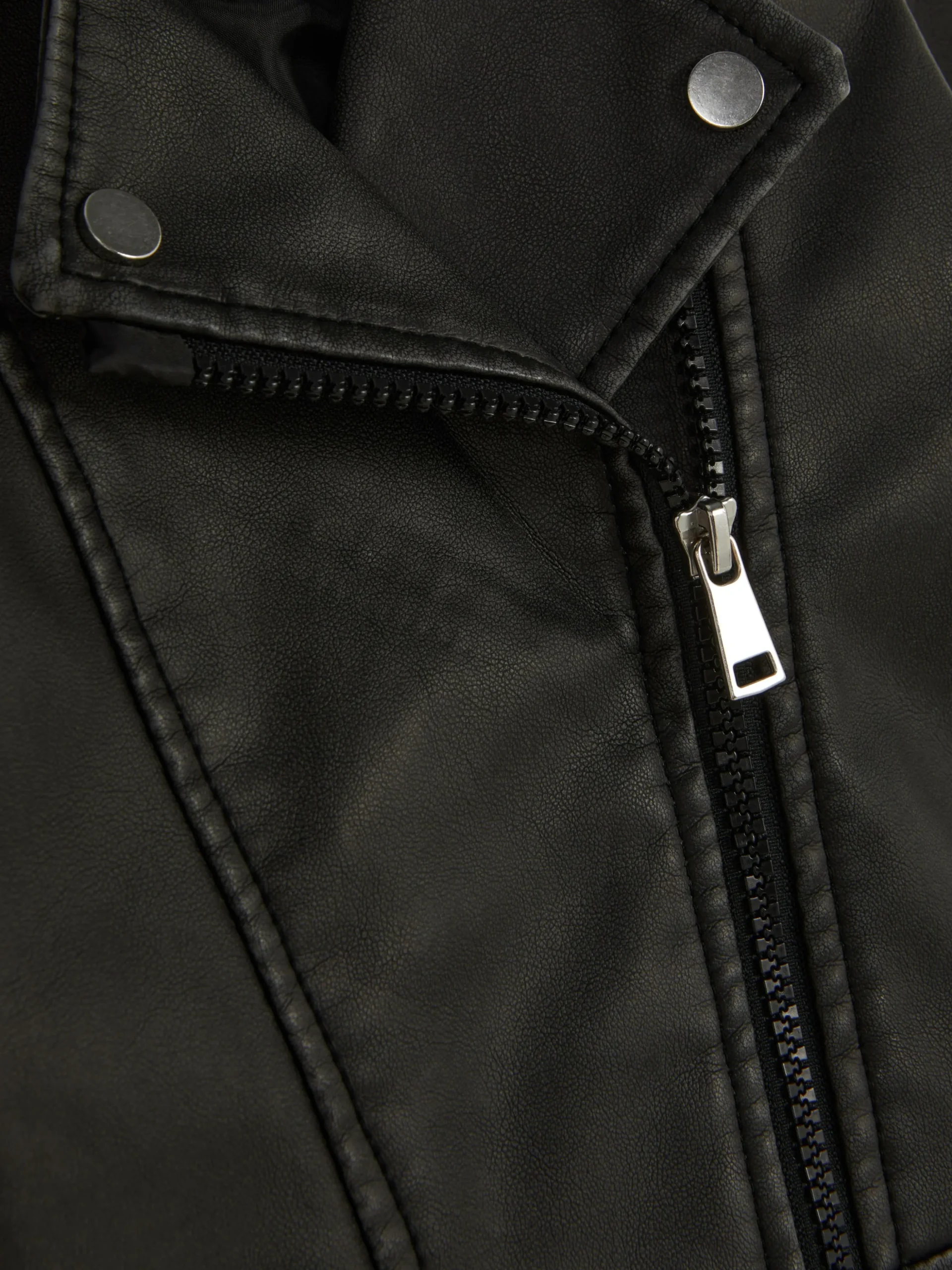 Cazadora Motera De Cuero Sintético