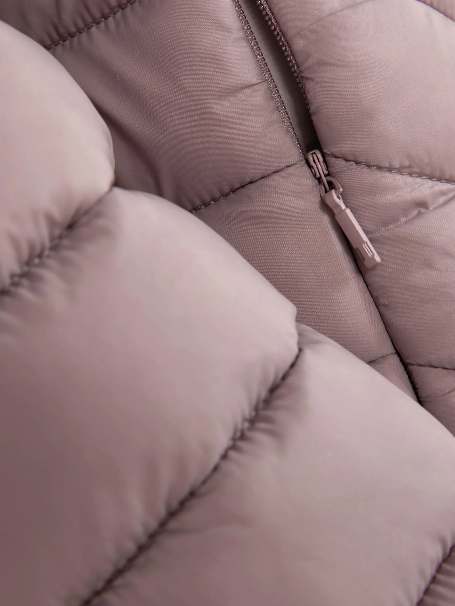 Chaqueta Ligera Acolchada Con Capucha