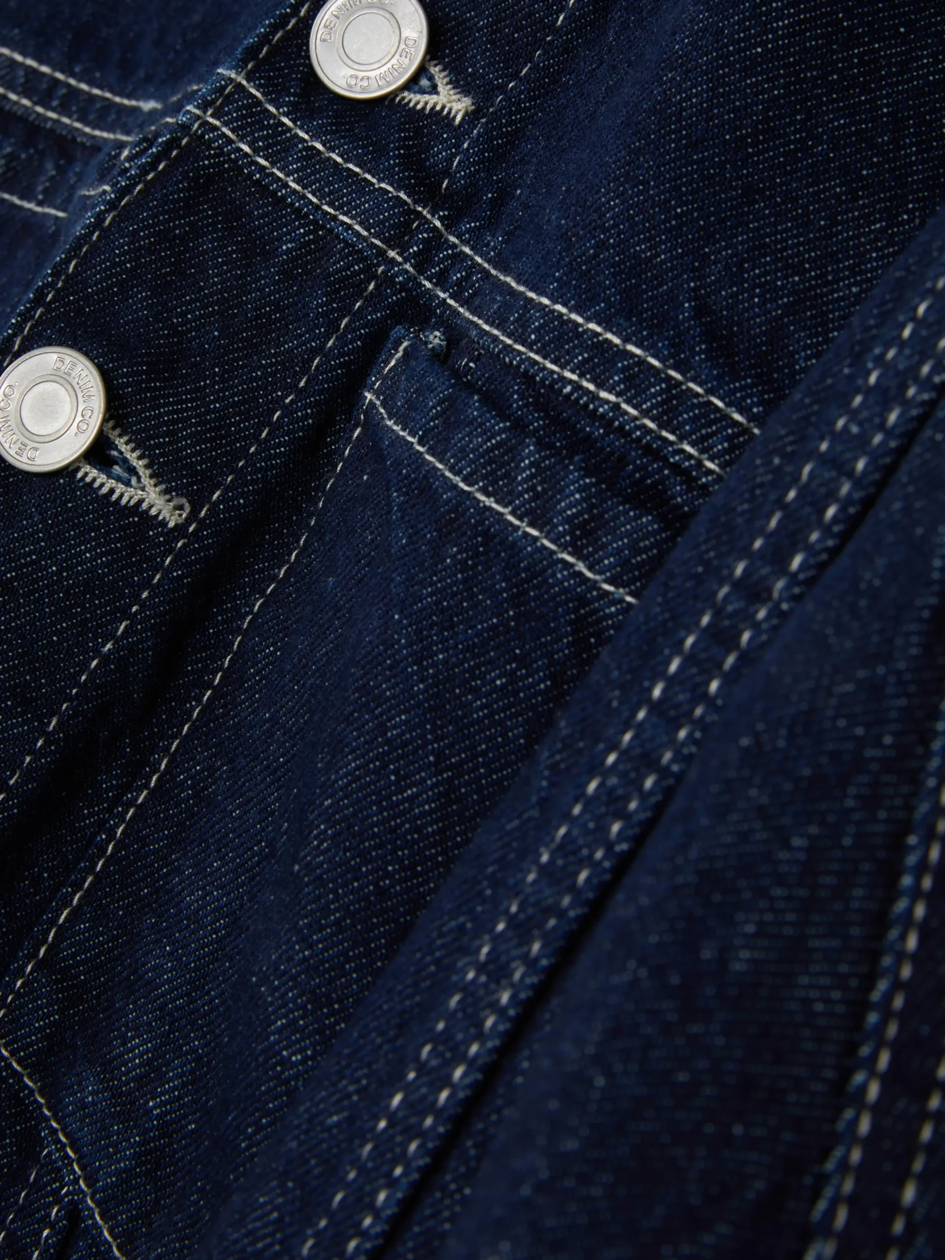 Chaqueta Vaquera Con Paneles Y Puños Vueltos