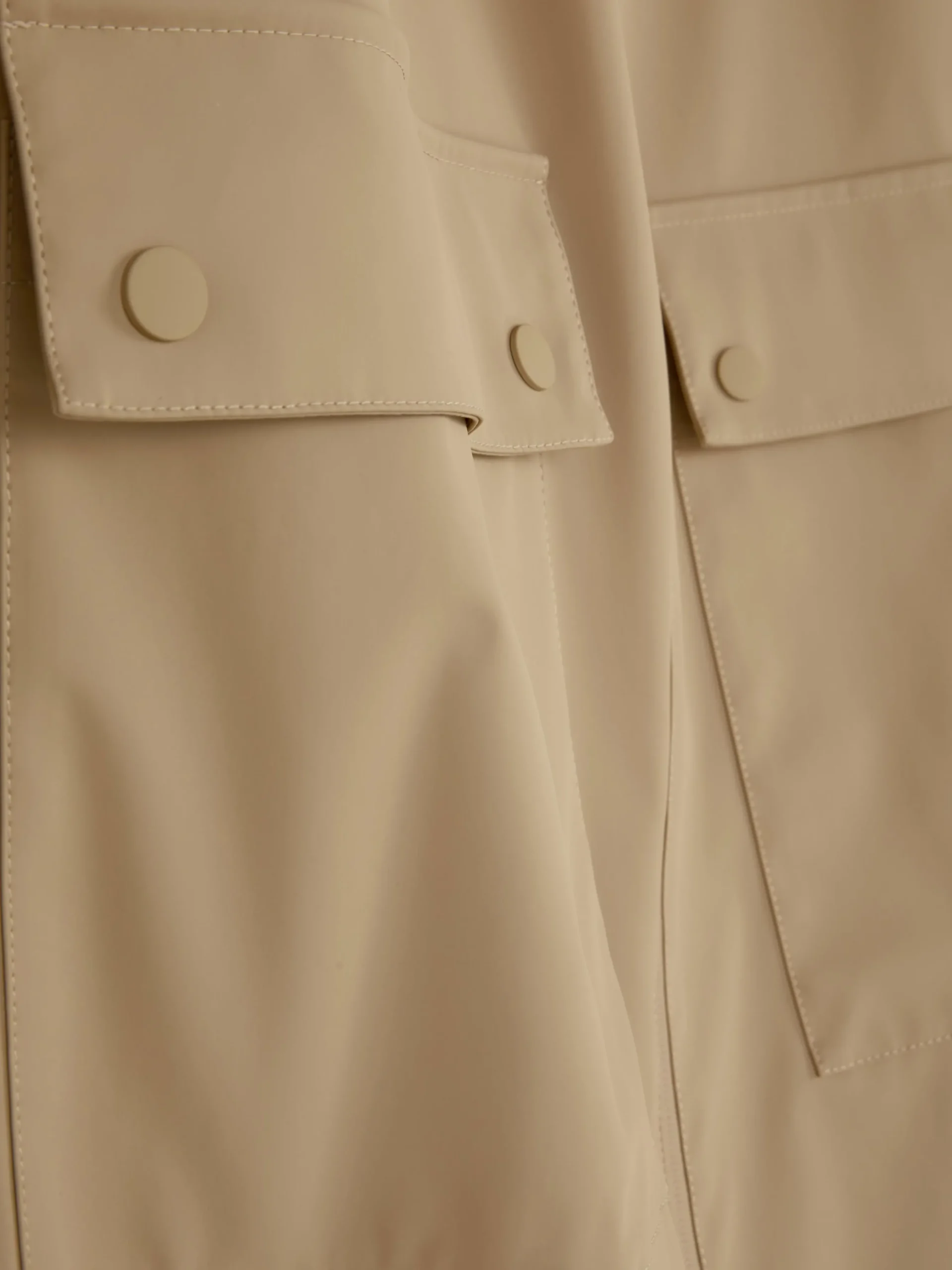 Chubasquero Con Revestimiento De Goma Y Capucha