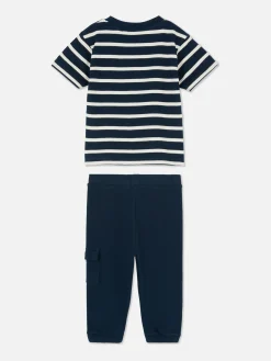 Conjunto De Camiseta A Rayas Y Pantalón De Chándal