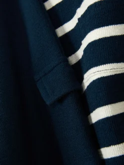 Conjunto De Camiseta A Rayas Y Pantalón De Chándal