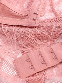 Conjunto De Sujetador Sin Relleno Y Tanga De Encaje