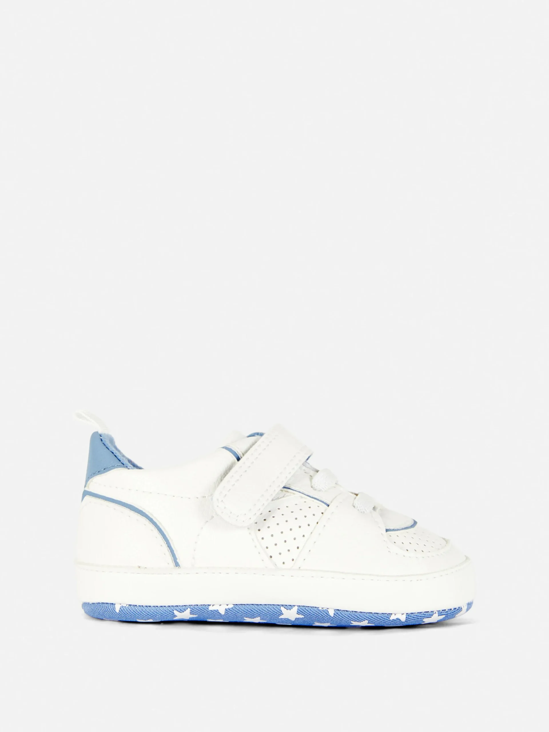 Deportivas Bajas Con Estrellas En La Suela