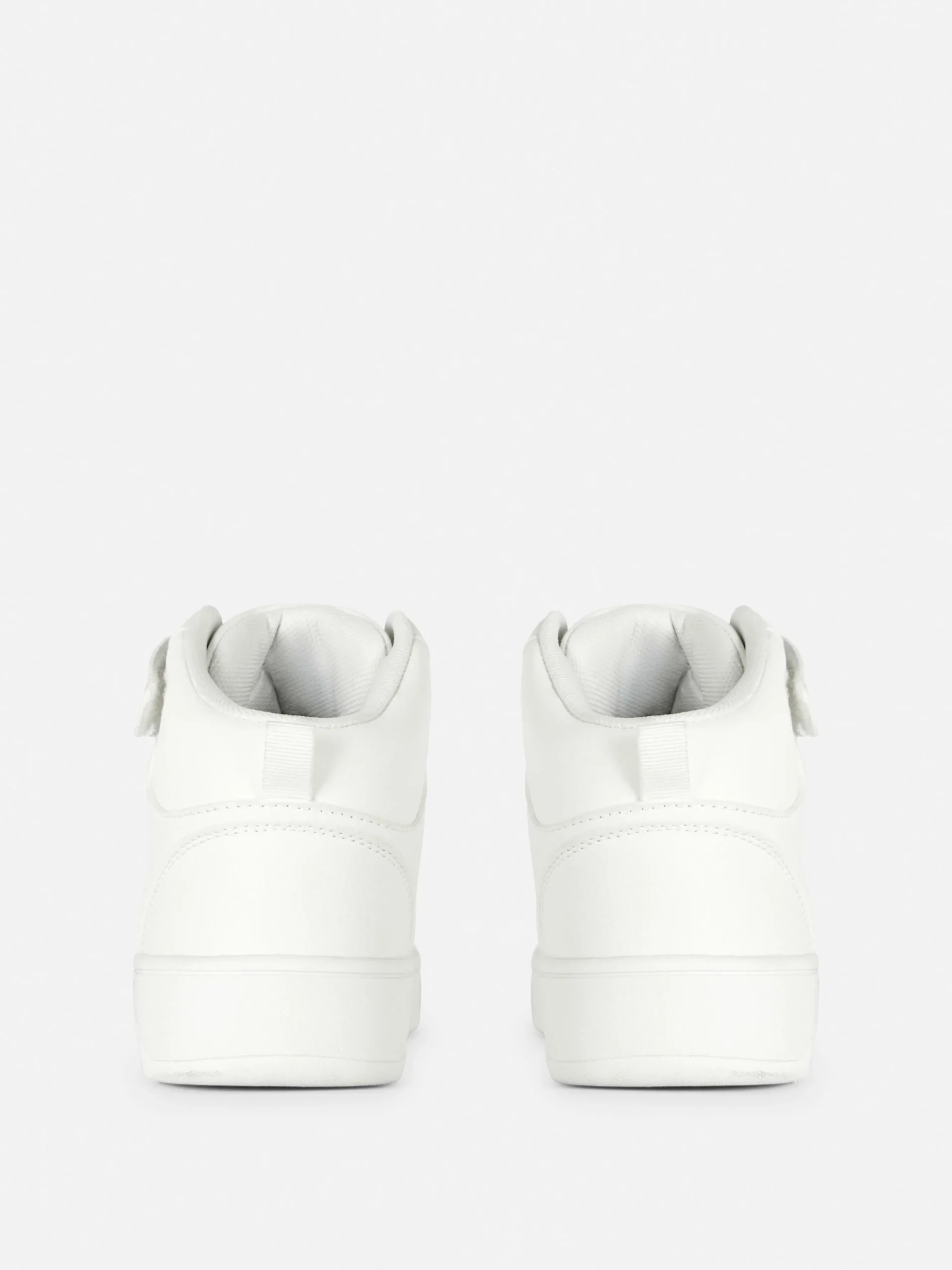 Deportivas De Caña Alta Y Suela Gruesa