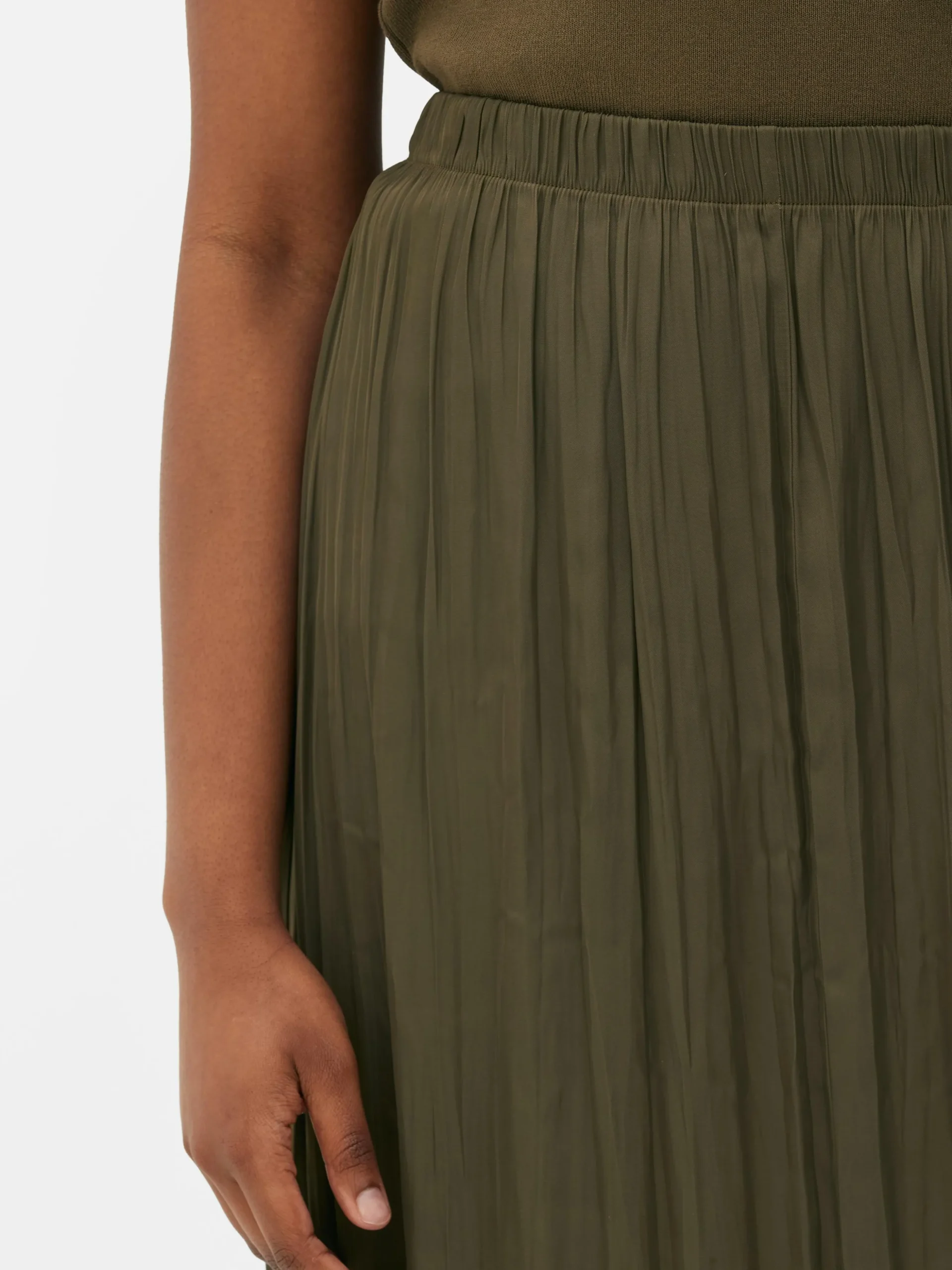 Falda Midi Plisada De Satén