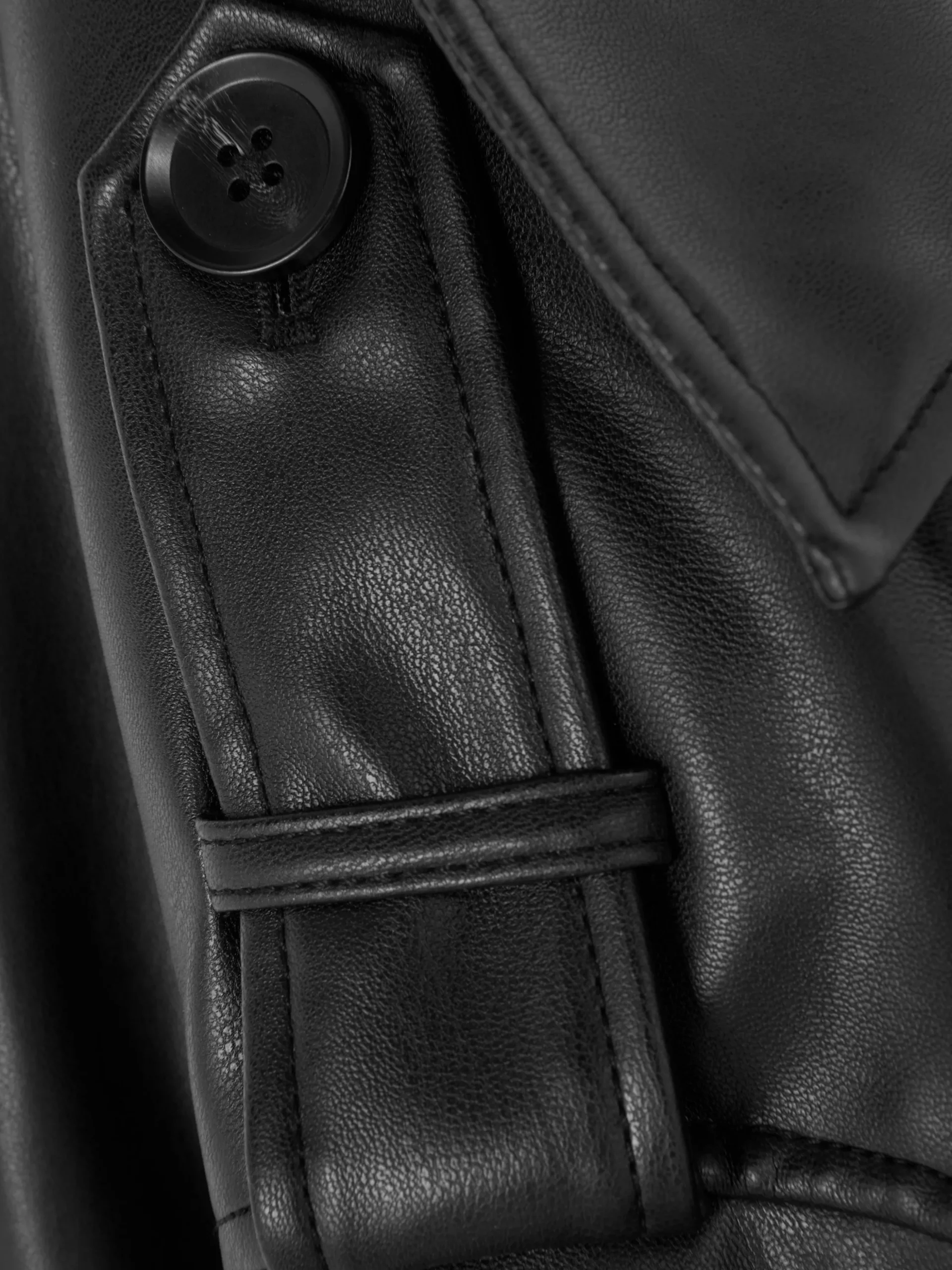 Gabardina De Piel Sintética Corta