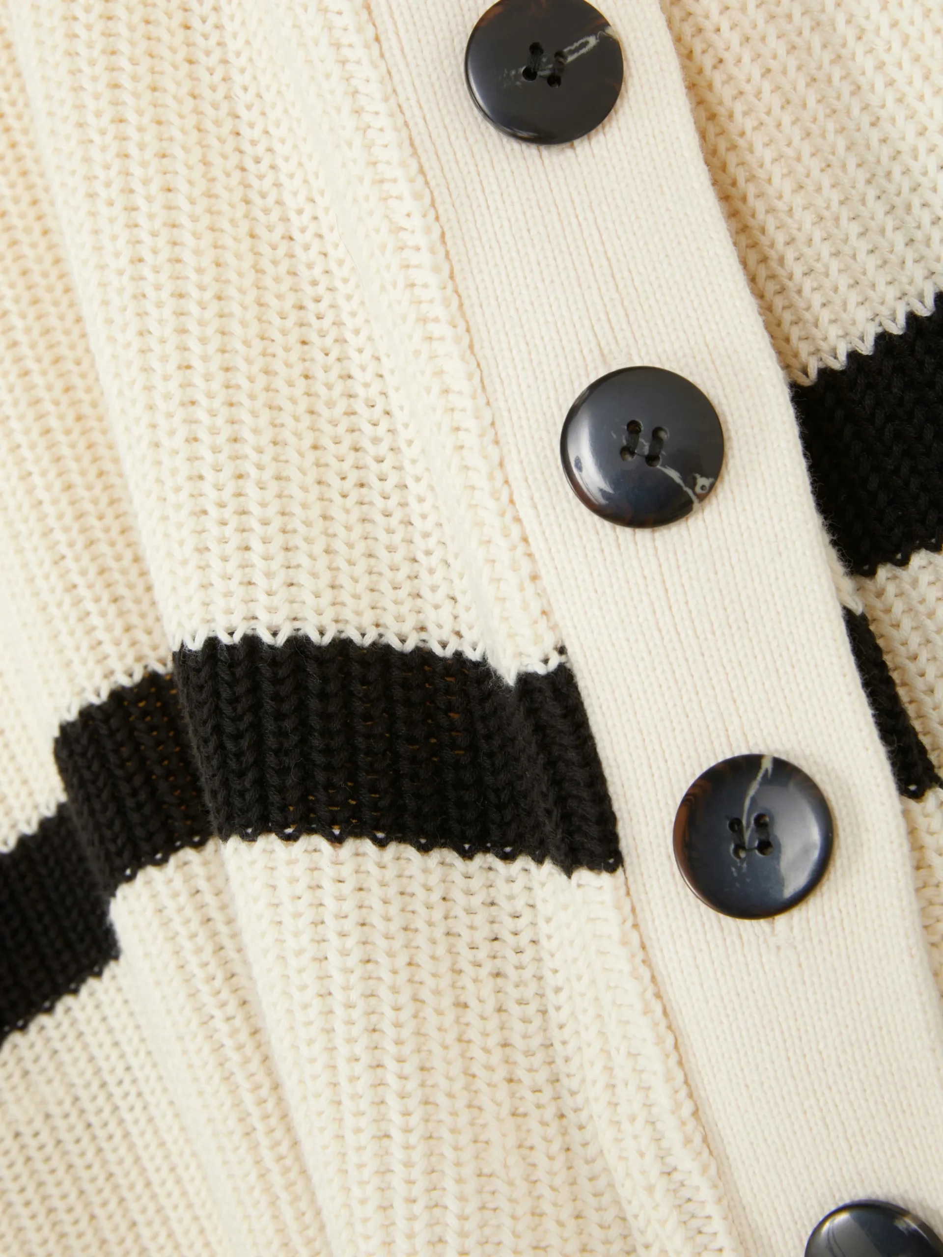 Jersey A Rayas Con Detalle De Botones