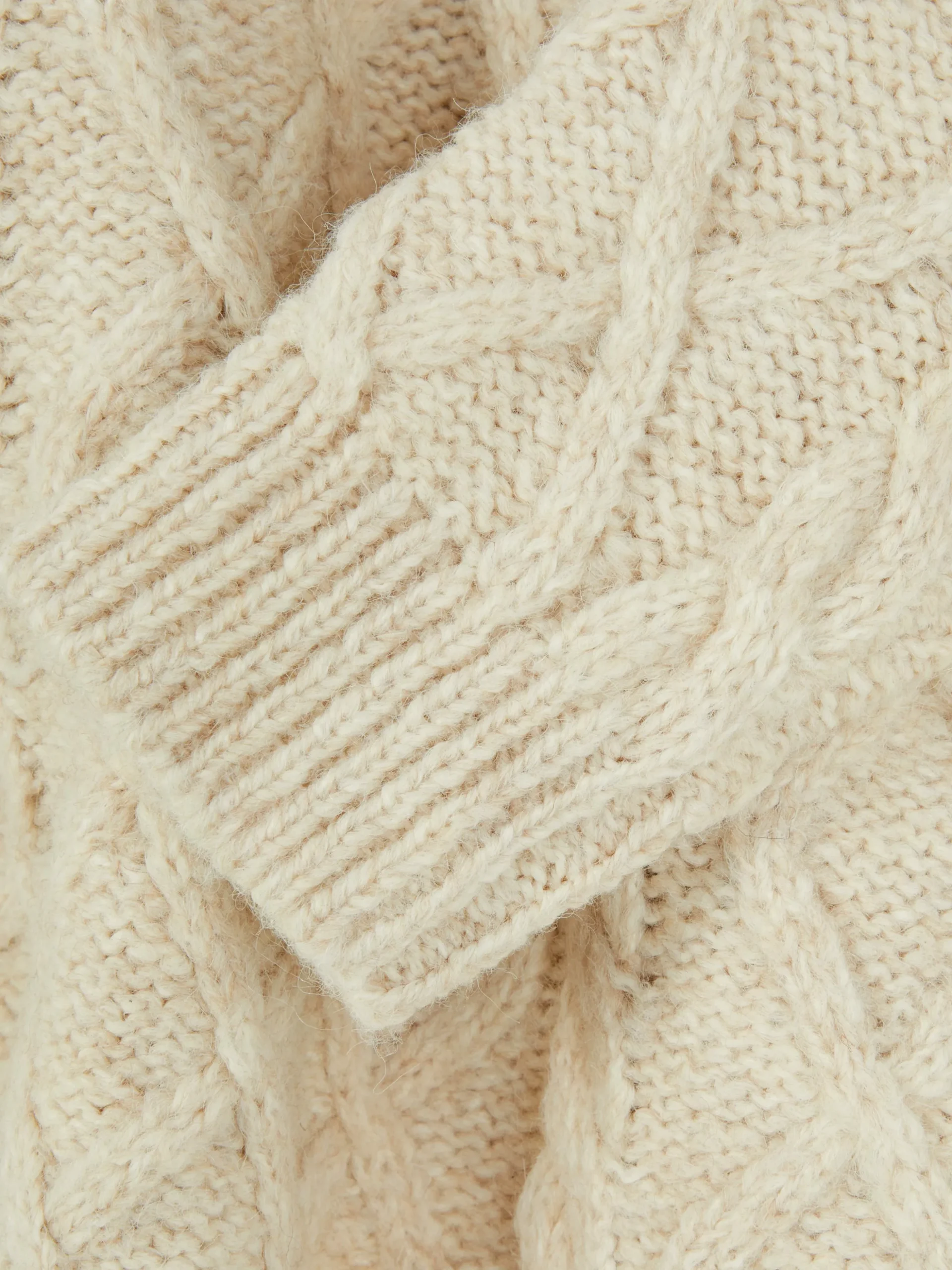 Jersey De Punto De Ochos Con Botones De Rita Ora