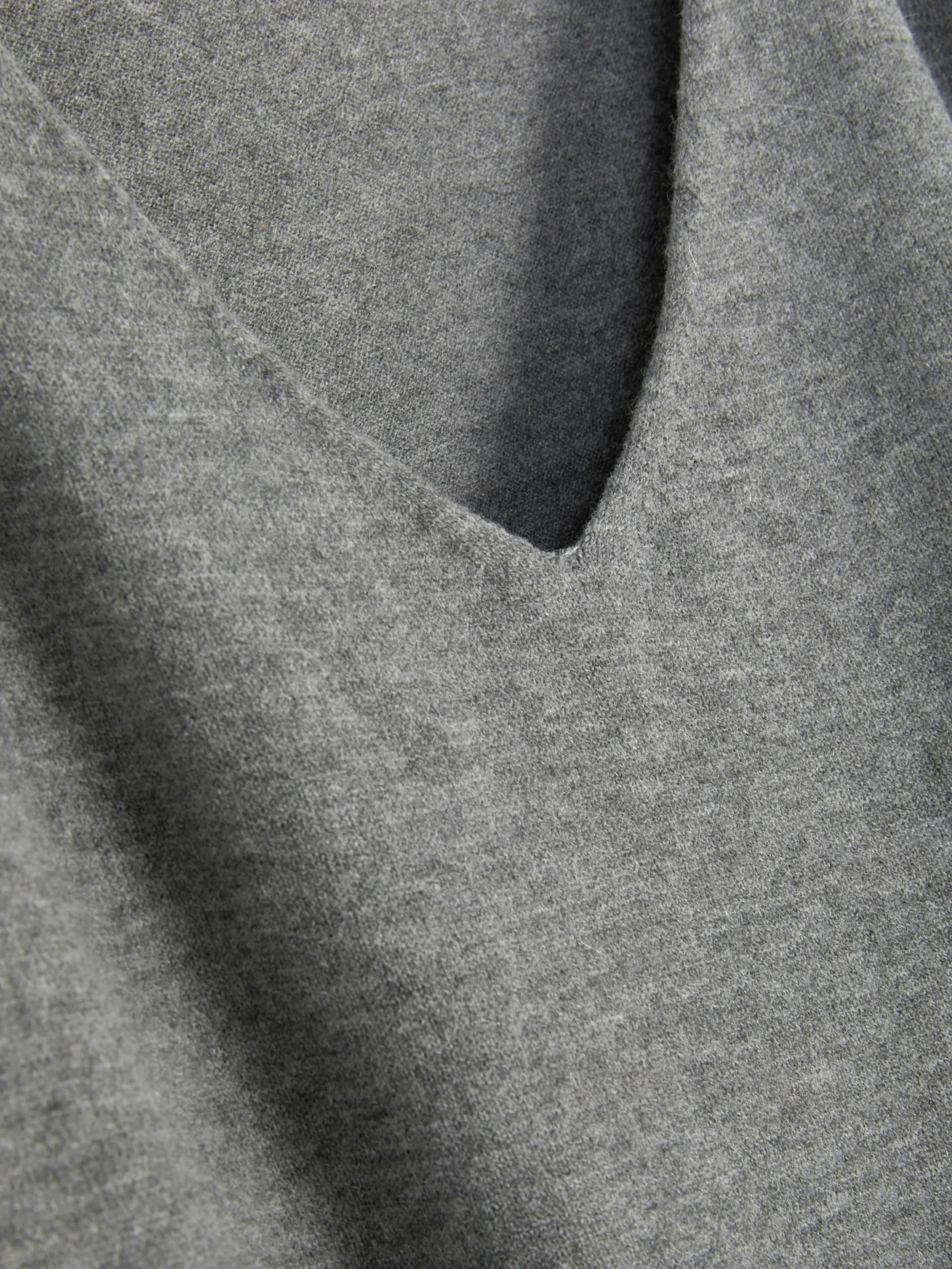 Jersey De Punto Fino Con Cuello De Pico