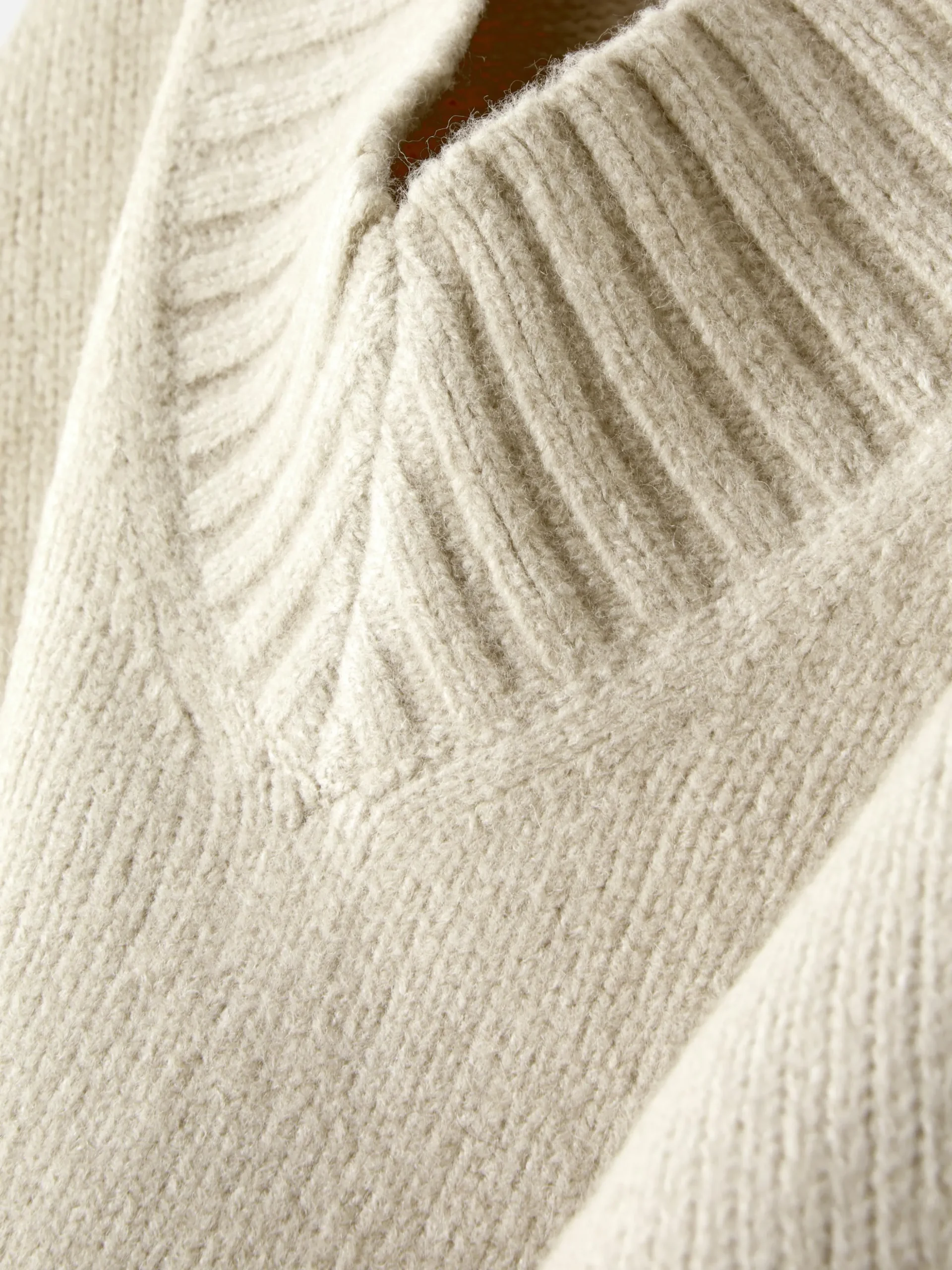 Jersey De Punto Grueso Con Cuello De Pico