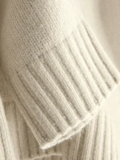 Jersey De Punto Grueso Con Cuello De Pico