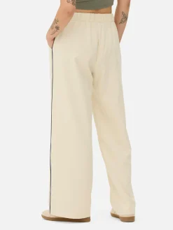 Joggers Anchos Con Detalle De Rayas