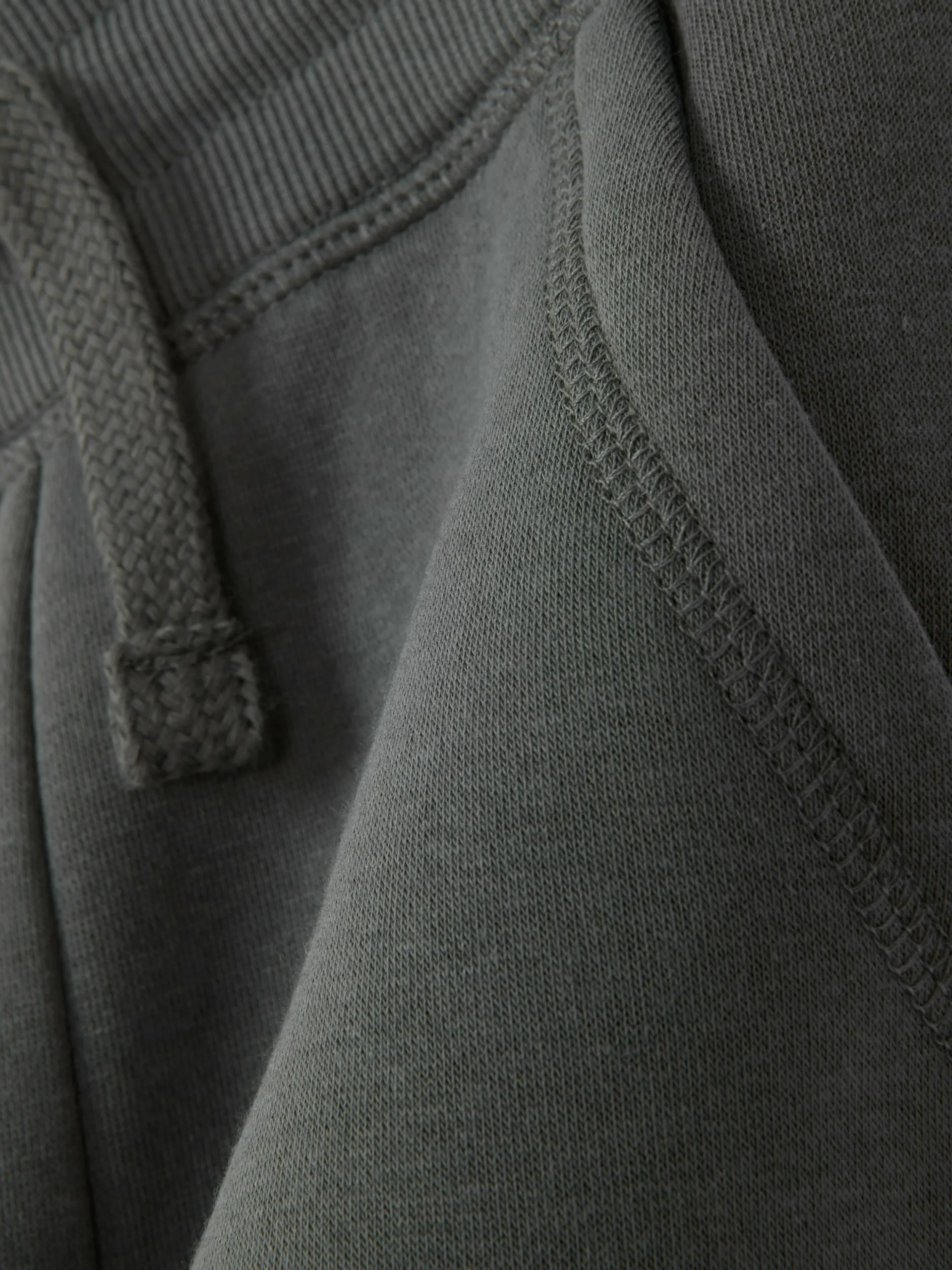 Joggers Con Bajos Ajustados Y Cordón De Ajuste