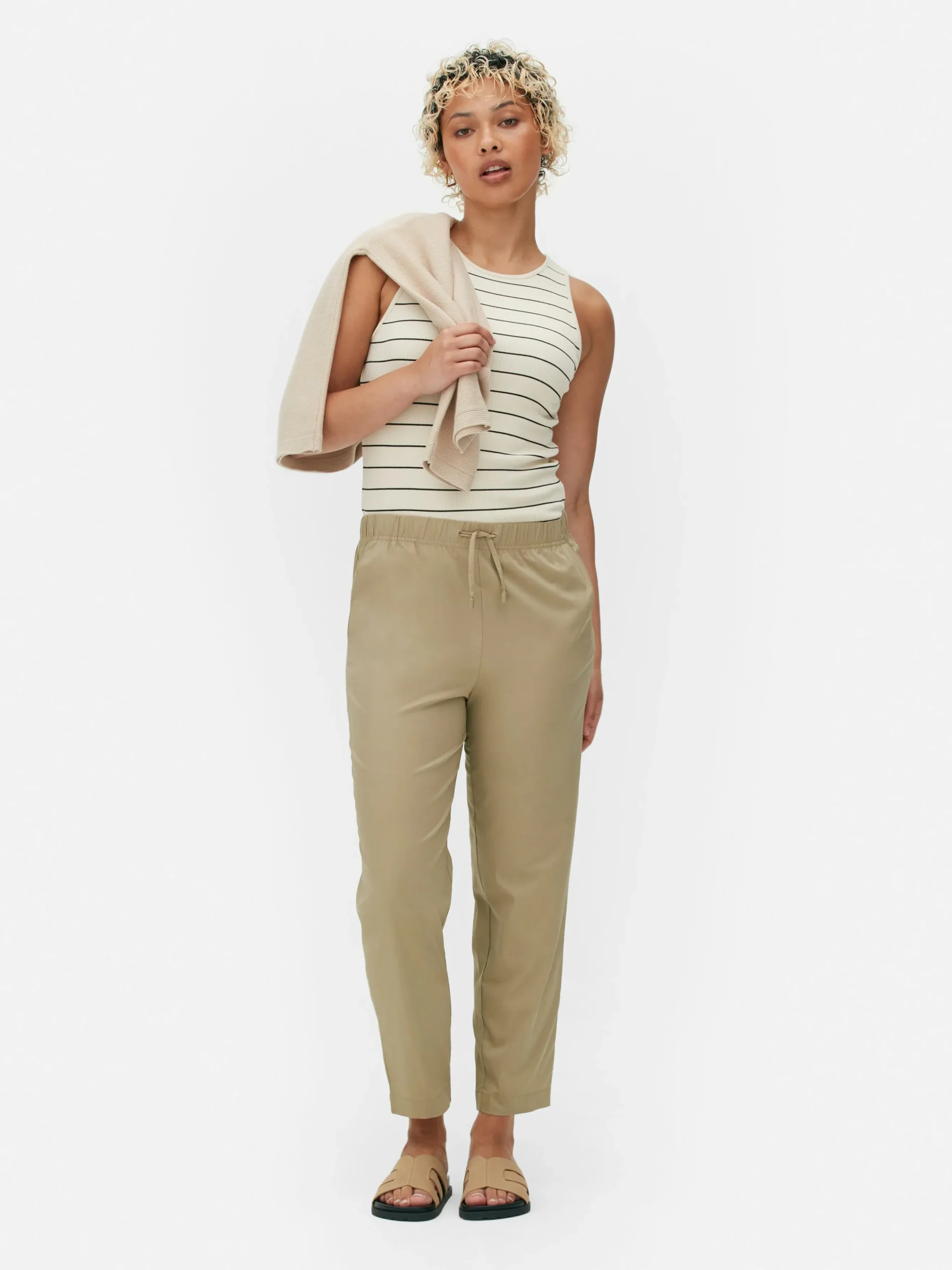 Joggers De Popelina Con Pernera Cónica