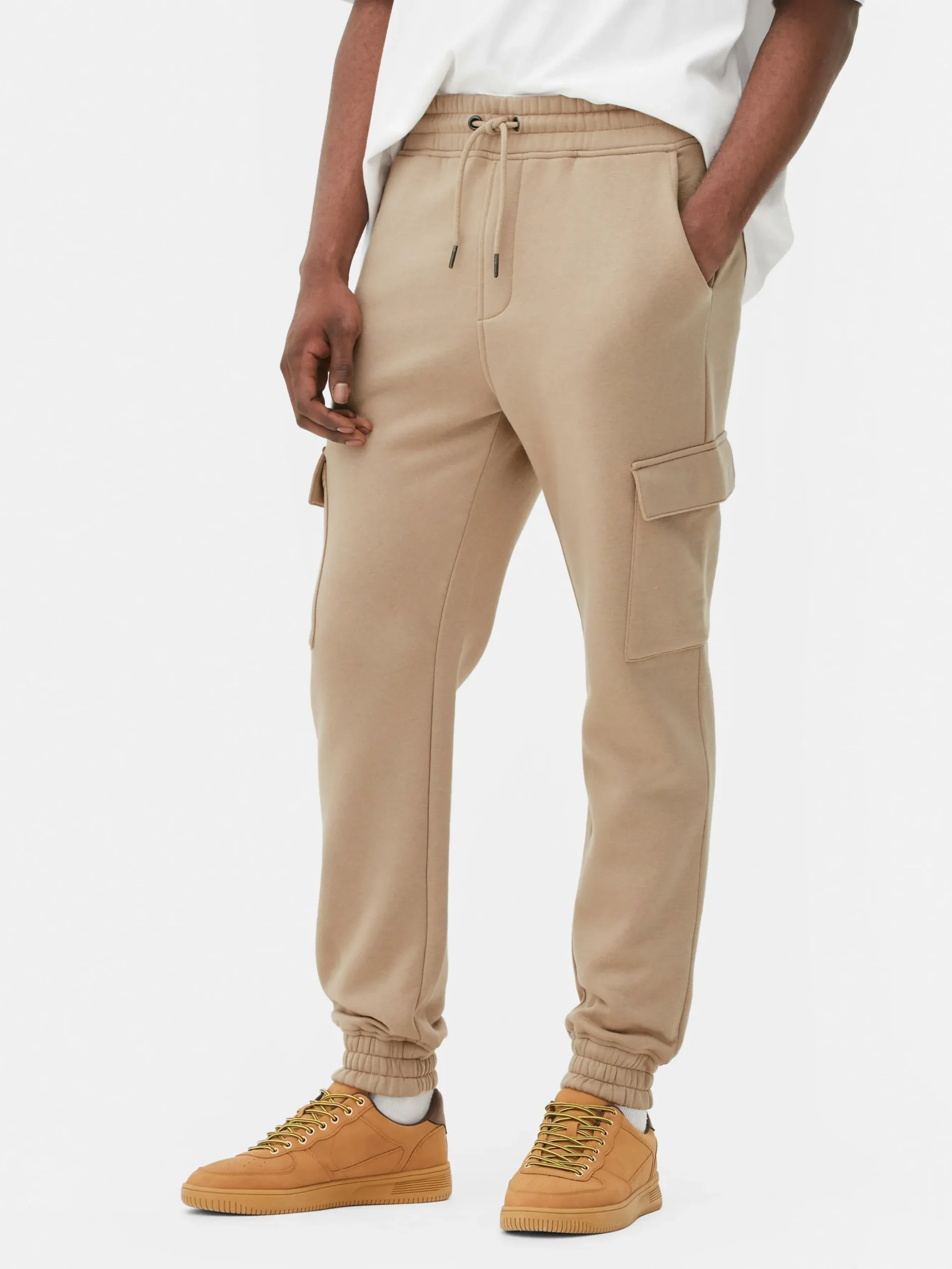Joggers Estilo Cargo Con Bajos Ajustados