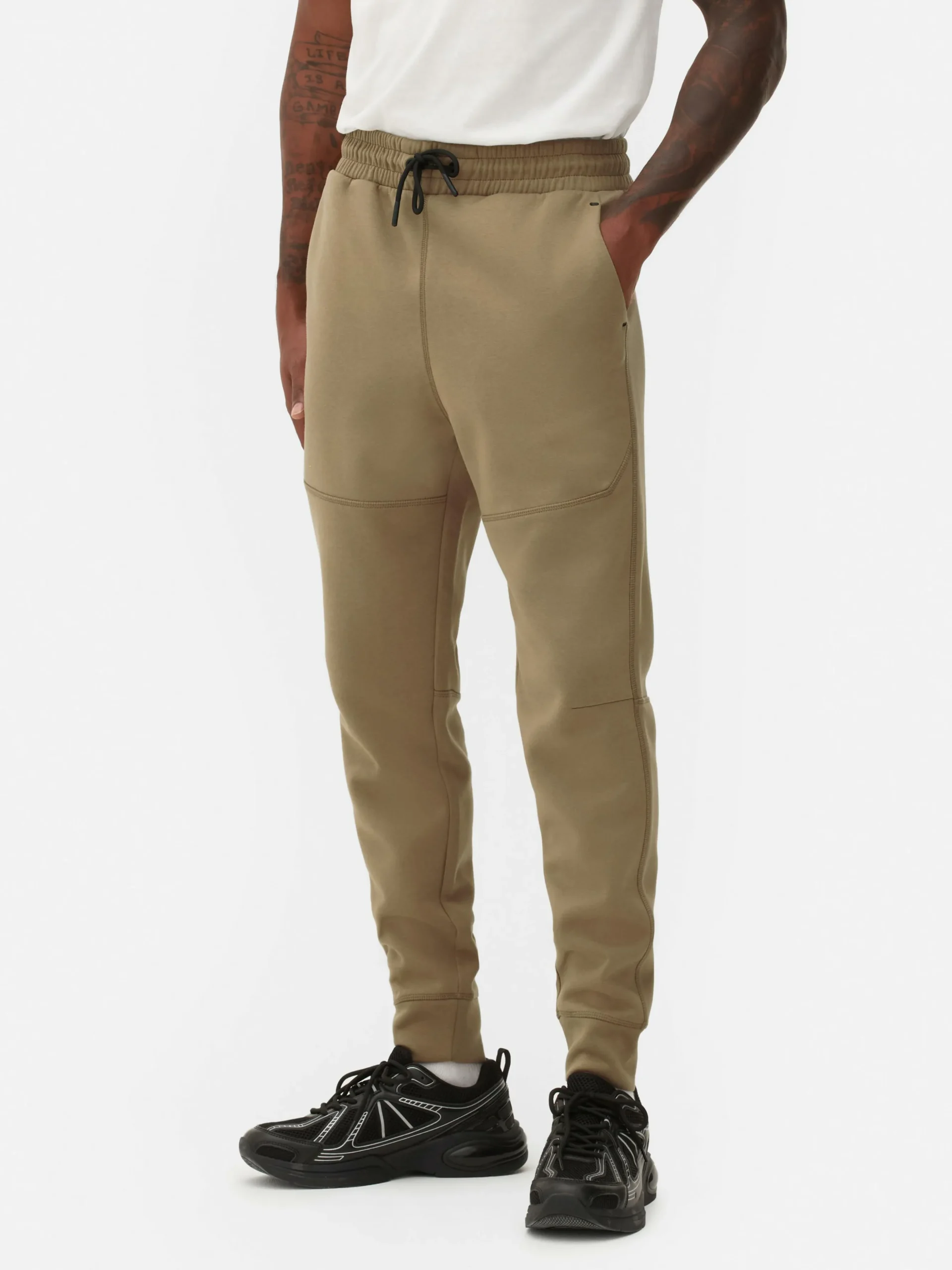 Joggers Reforzados De Corte Entallado