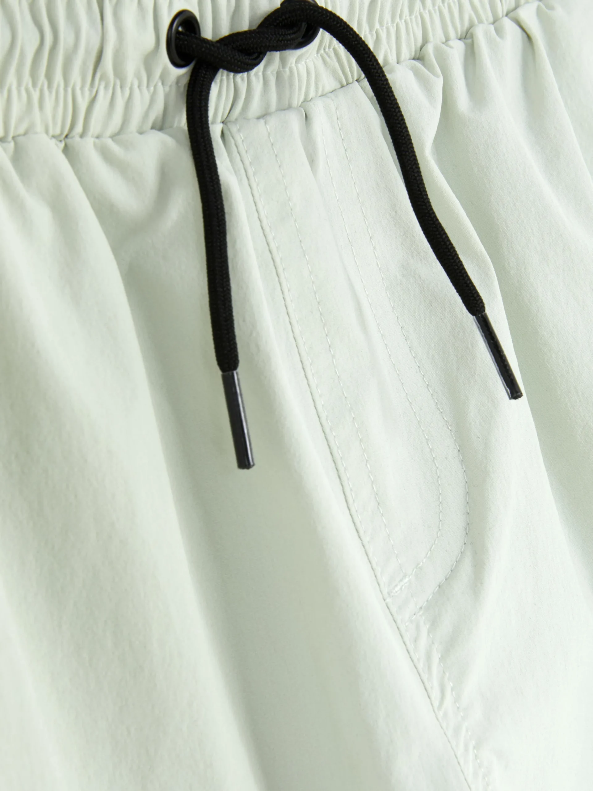 Joggers Técnicos Con Cordón De Ajuste