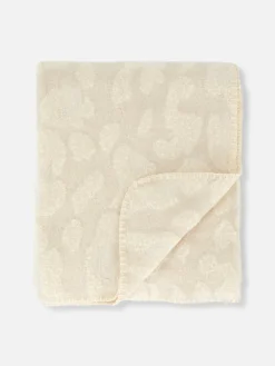 Manta Con Textura Cepillada Estampada